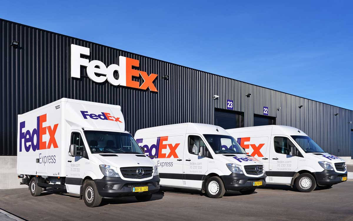 FedEx, delivery service vehicles, white, SD Desktop Wallpaper