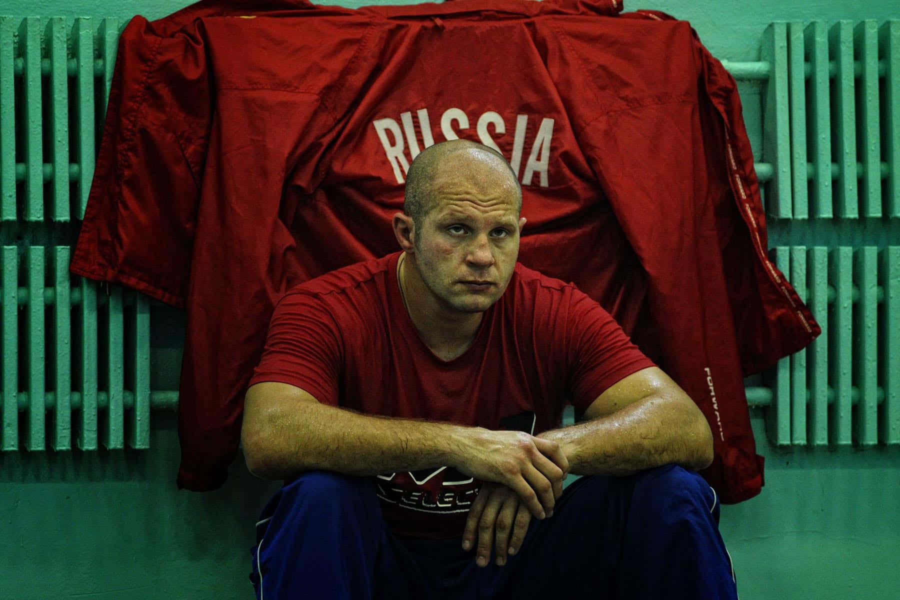 Fedor Emelianenko, red shirt, green radiator, HD Desktop Wallpaper