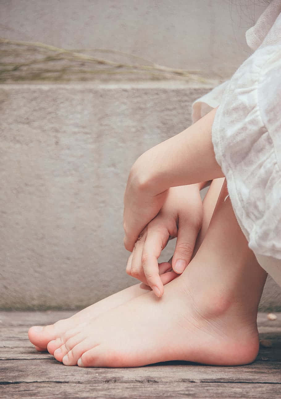 white dress, bare foot, weathered wooden planks, HD Phone Wallpaper