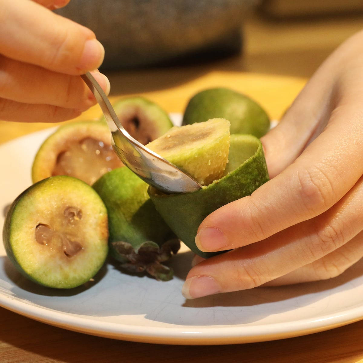 feijoa, green feijoa fruit, white plate, SD Desktop Wallpaper