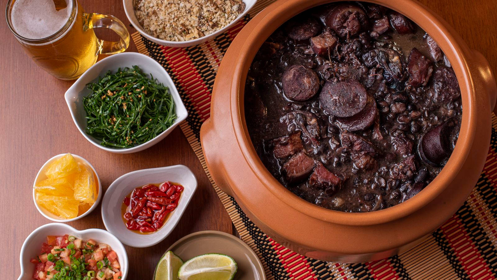 feijoada, clay pot, wooden table, HD Desktop Wallpaper