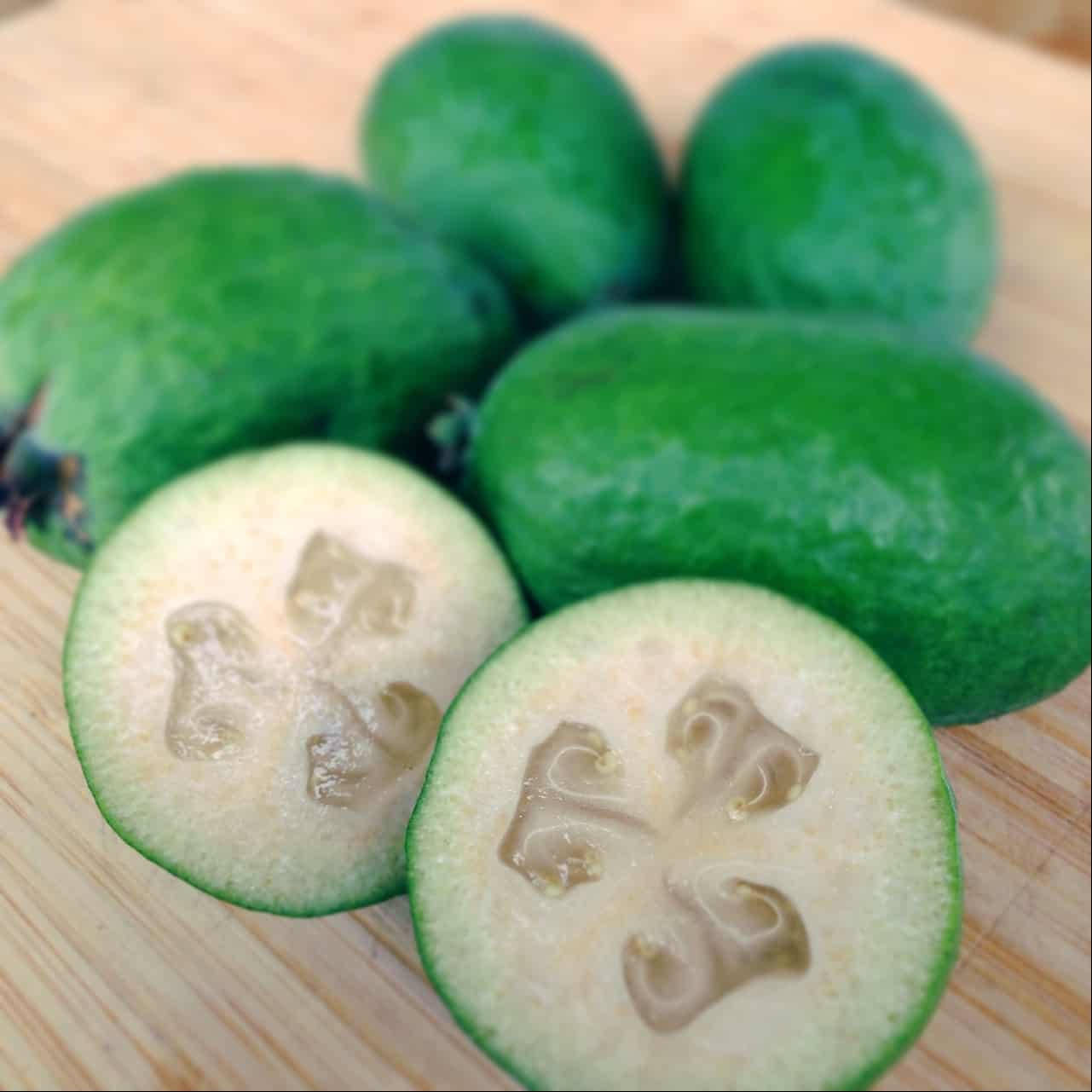 feijoas, wooden cutting board, juicy translucent seeds, HD Desktop Wallpaper