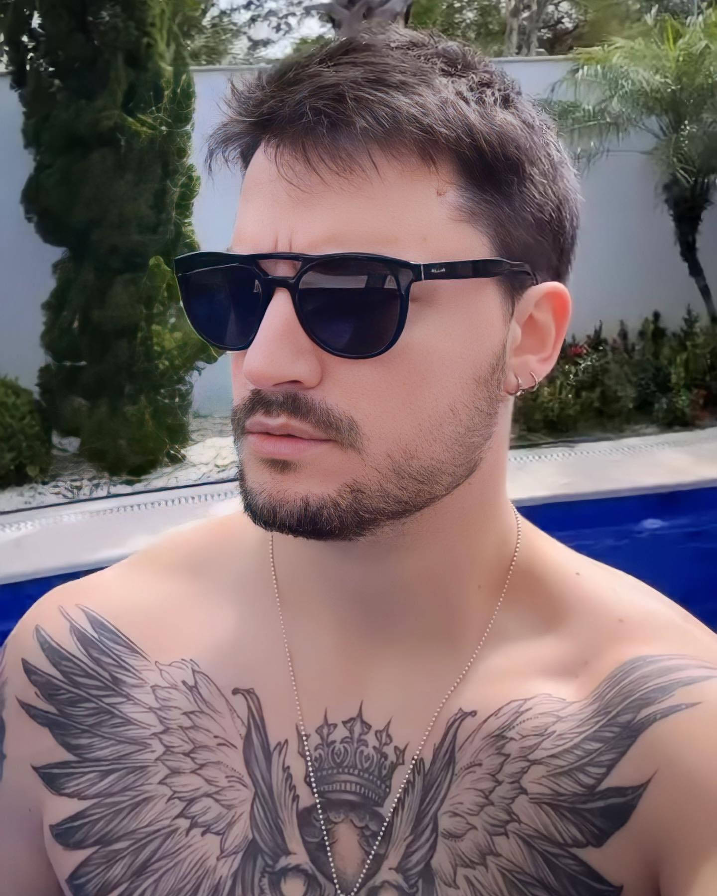 Felipe Neto, angel wing tattoo, pool, HD Phone Wallpaper