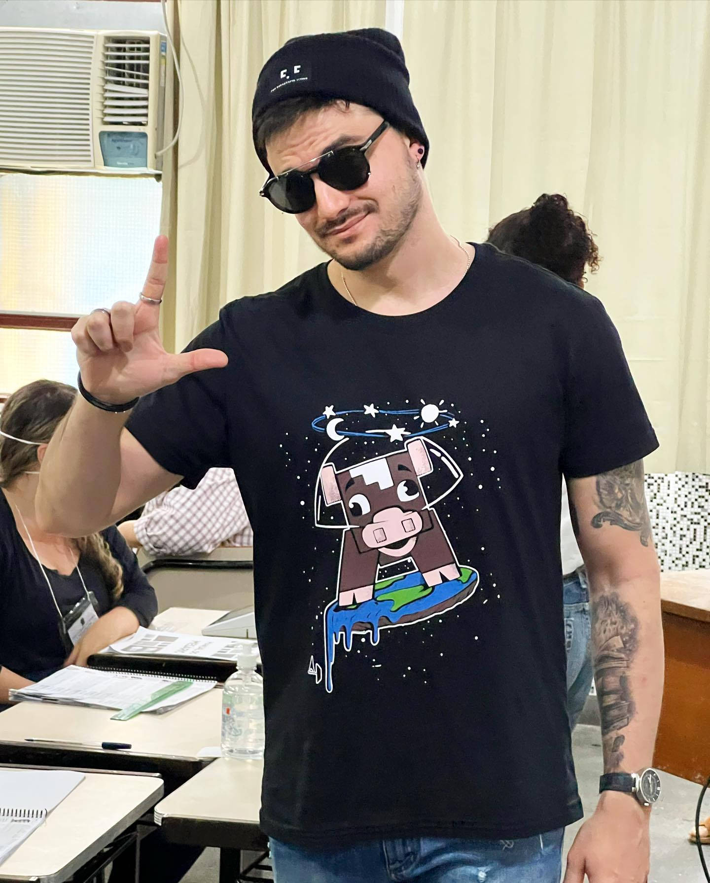 Felipe Neto, cartoon cow, black beanie, HD Phone Wallpaper