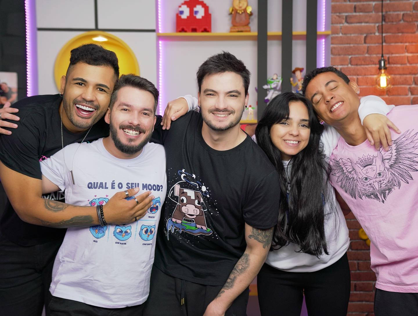 Felipe Neto, colorful studio, brick walls, HD Desktop Wallpaper