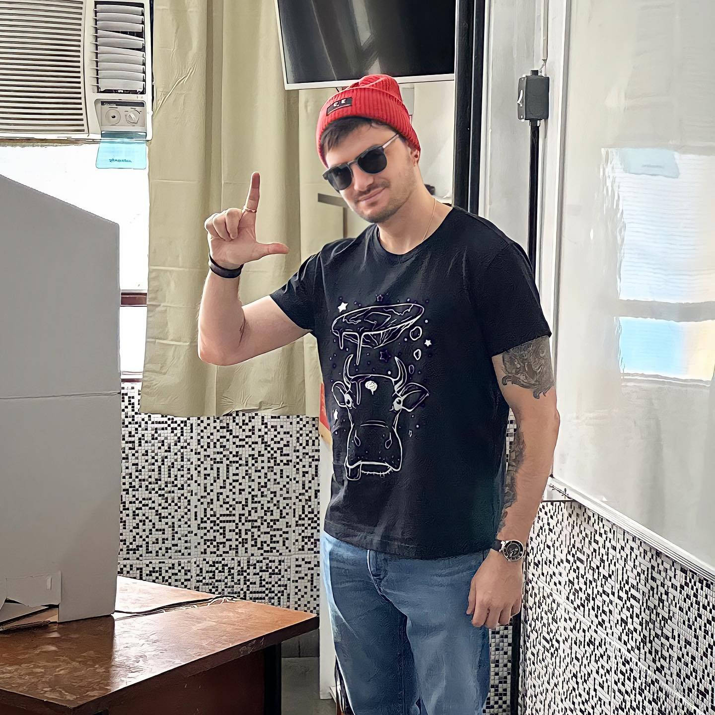 Felipe Neto, red beanie, sunglasses, HD Desktop Wallpaper