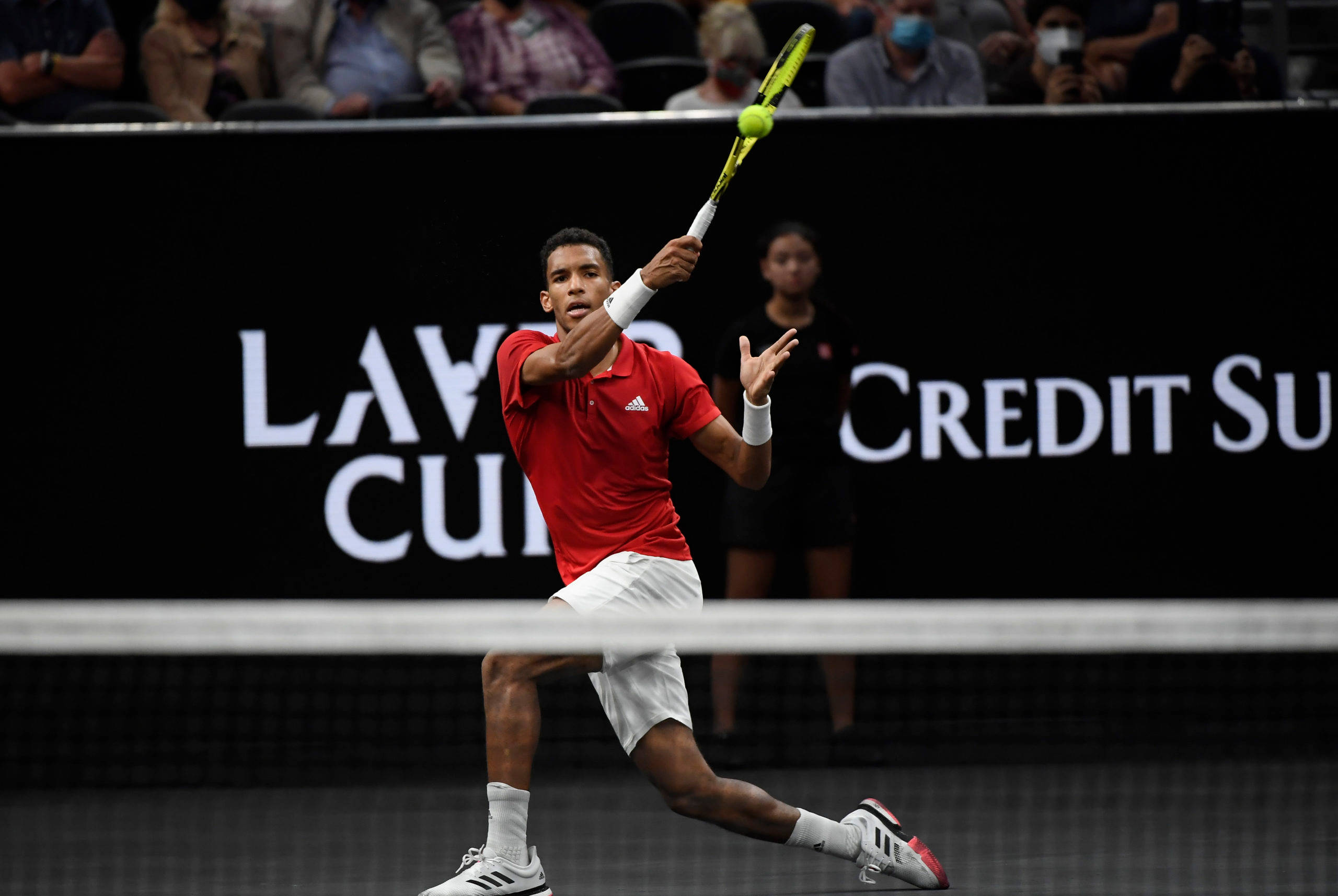 Felix Auger-Aliassime, solid receive stance, red shirt, 2K Desktop Wallpaper