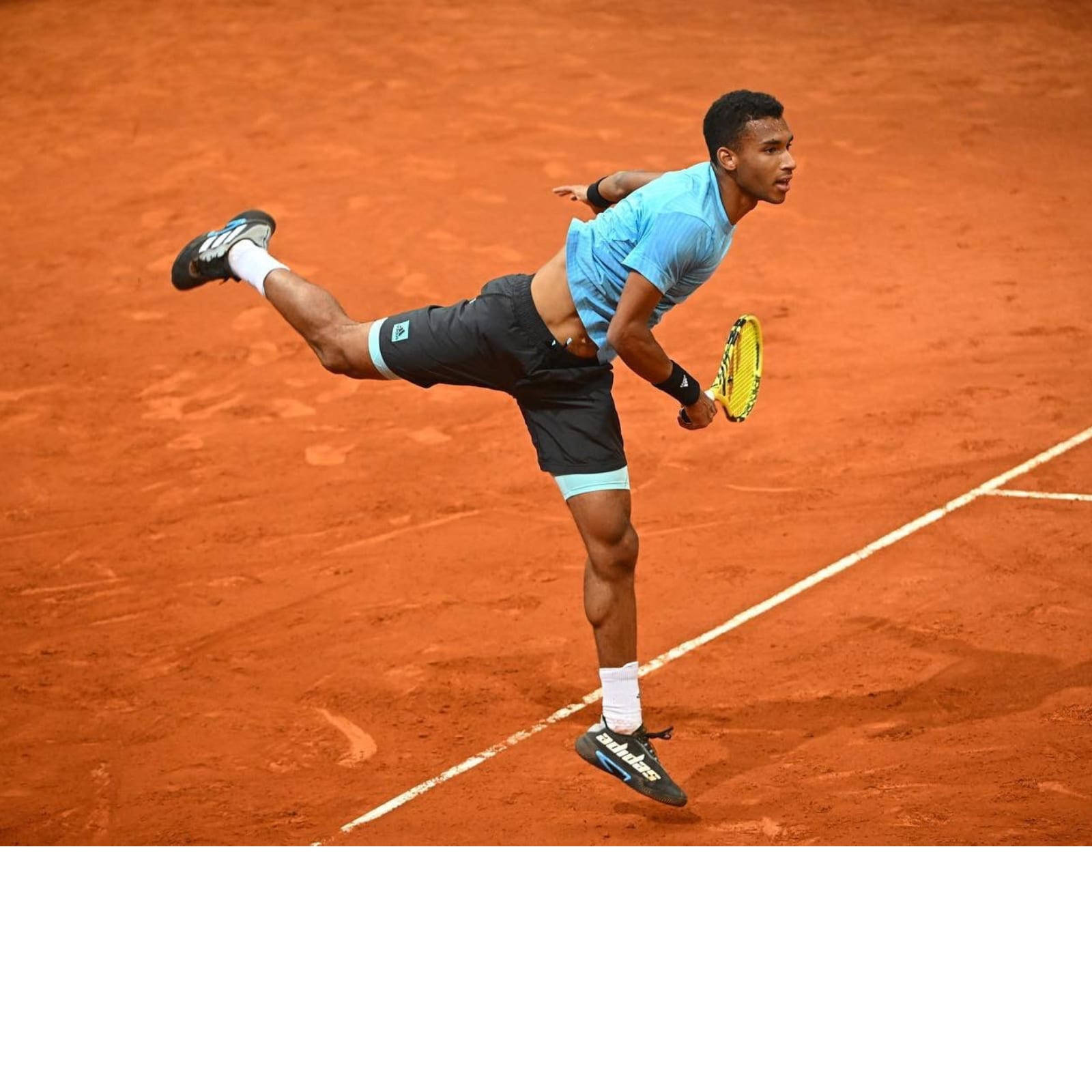 Felix Auger-Aliassime, clay court, forehand swing, HD Desktop Wallpaper