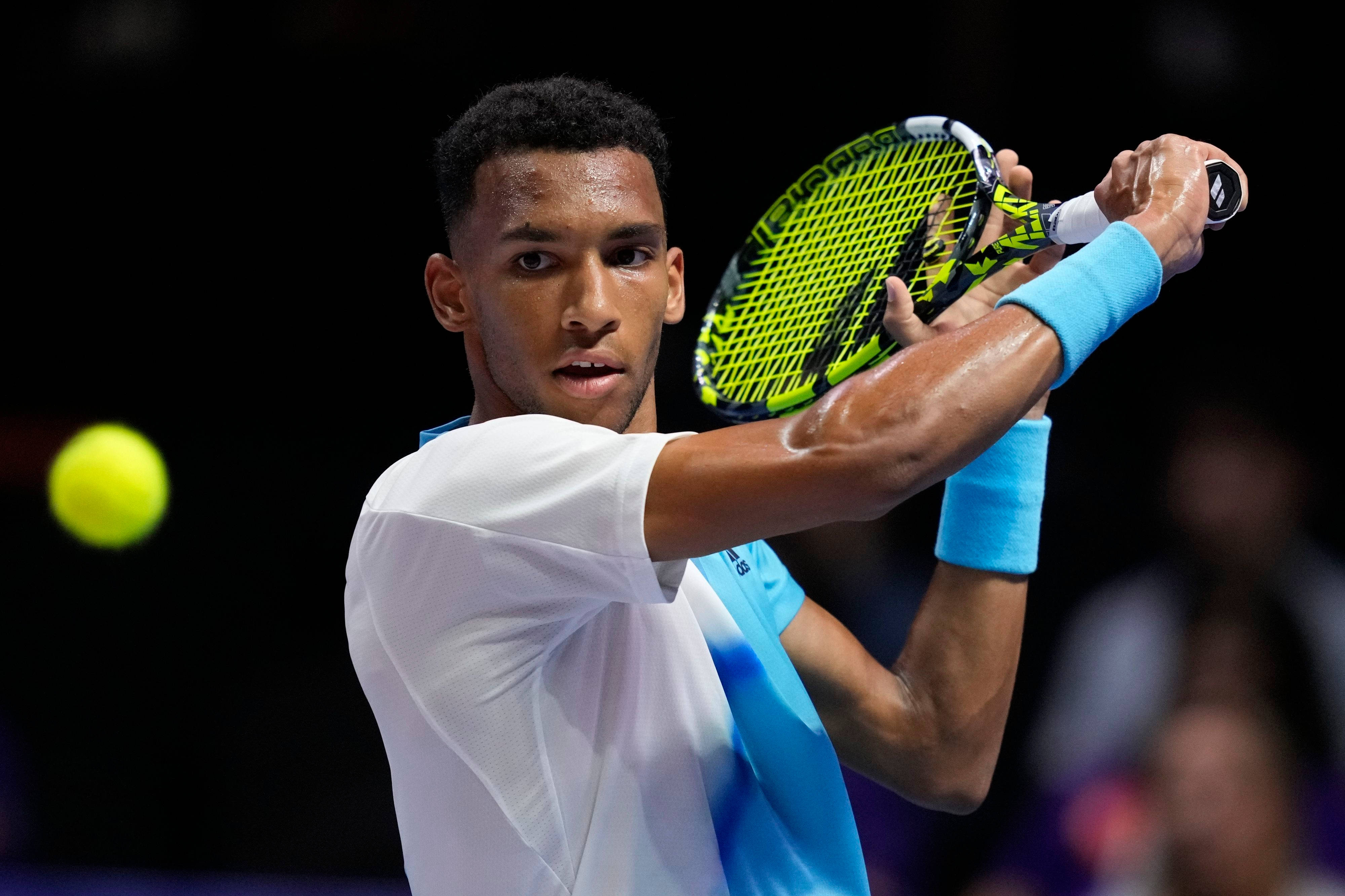 Felix Auger Aliassime, bright yellow racket, arena lights, 4K Desktop Wallpaper
