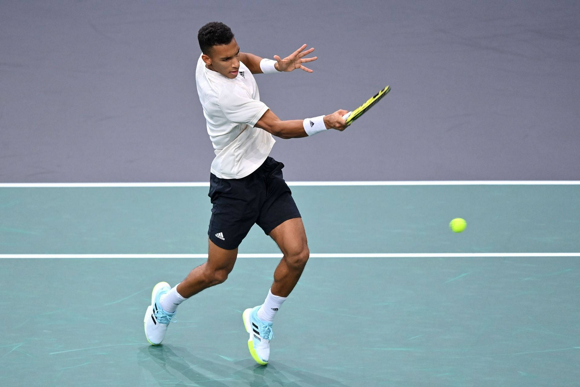 Felix Auger Aliassime, tip toes, bright yellow ball, Full HD Desktop Wallpaper