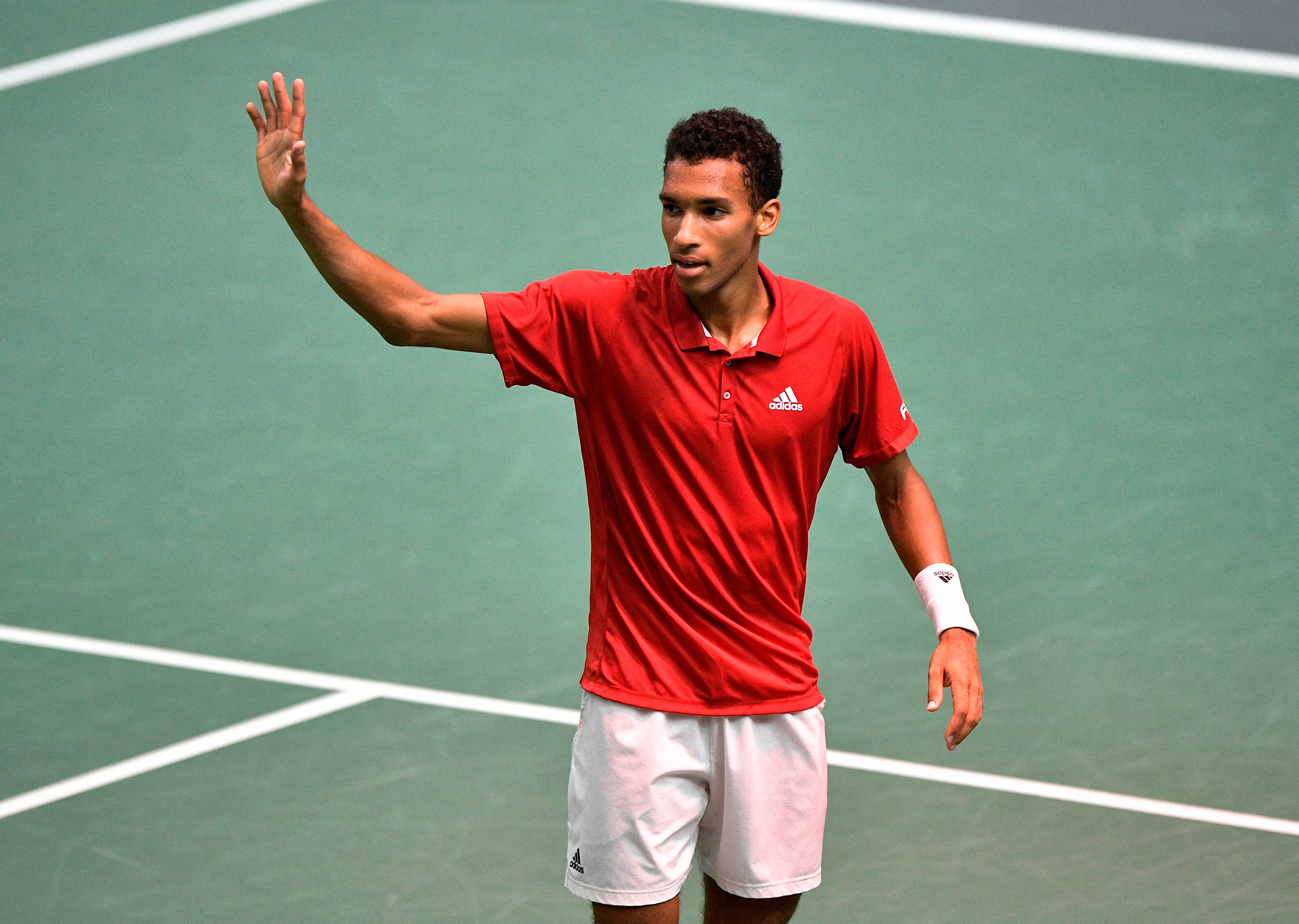 Felix Auger Aliassime, red shirt, white shorts, 2K Desktop Wallpaper