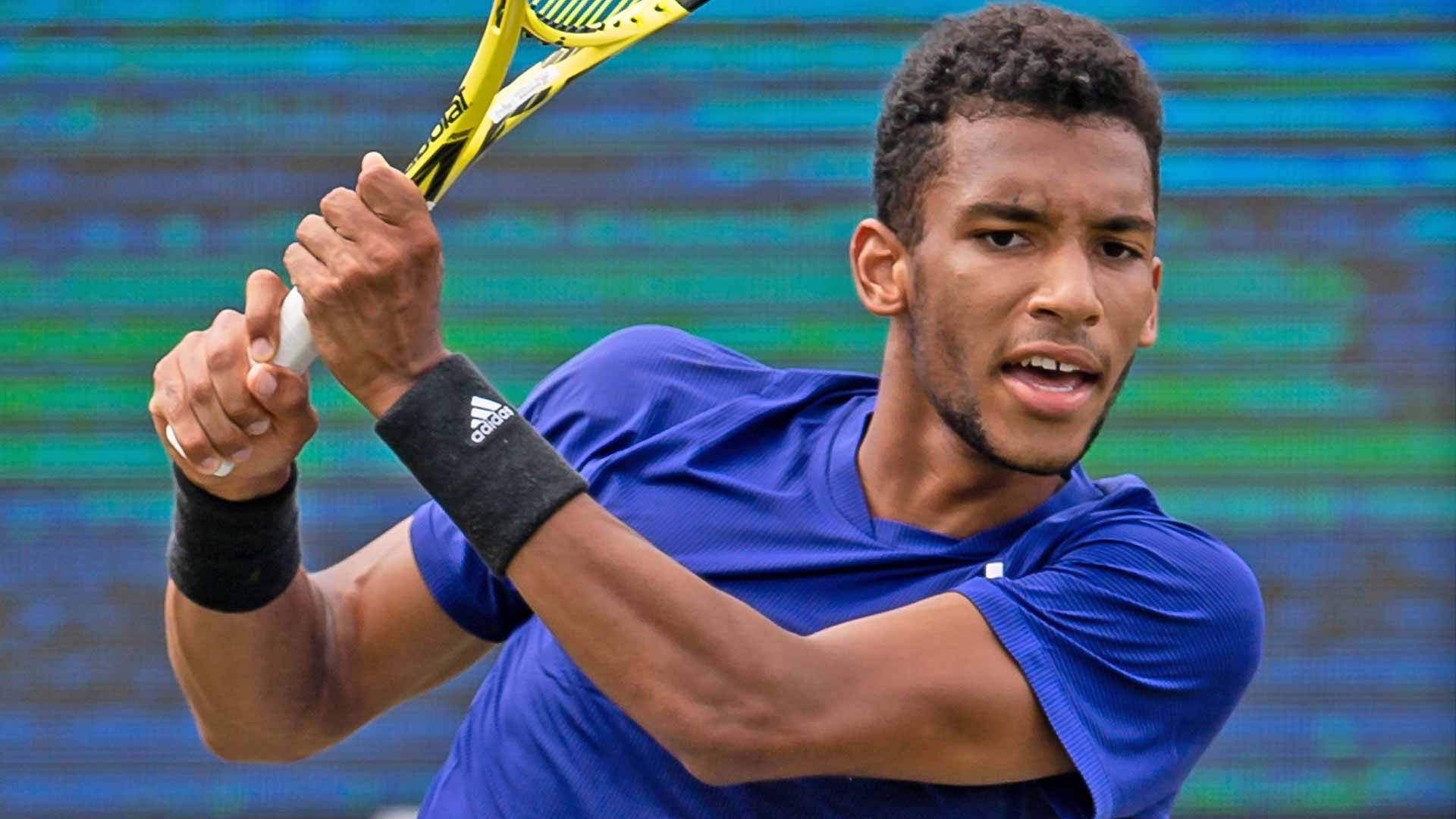 Felix Auger-Aliassime, blue shirt, yellow racket, Full HD Desktop Wallpaper
