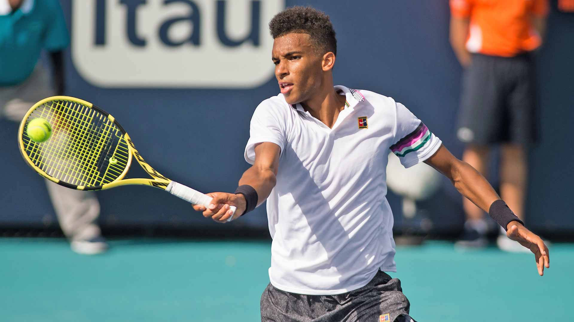 Felix Auger-Aliassime, yellow racket, green ball, Full HD Desktop Wallpaper