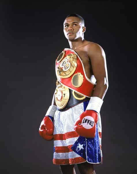 Felix Trinidad, red boxing gloves, patriotic sequined shorts, SD Phone Wallpaper