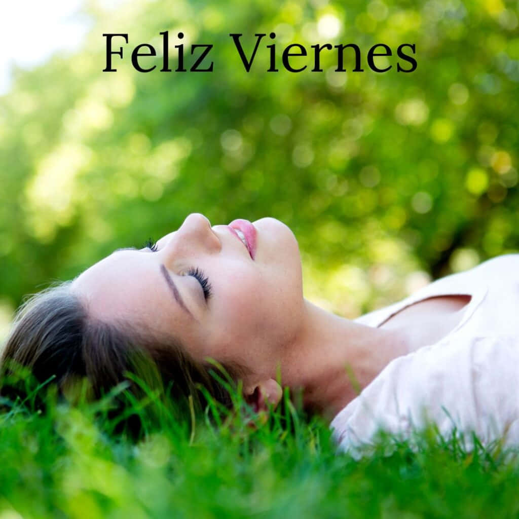 Feliz Viernes, woman, vibrant green grass, SD Desktop Wallpaper