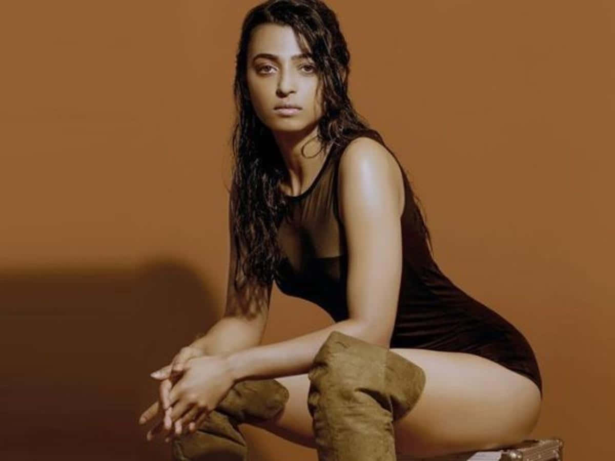 wet look, dark hair, black bodysuit, SD Desktop Wallpaper