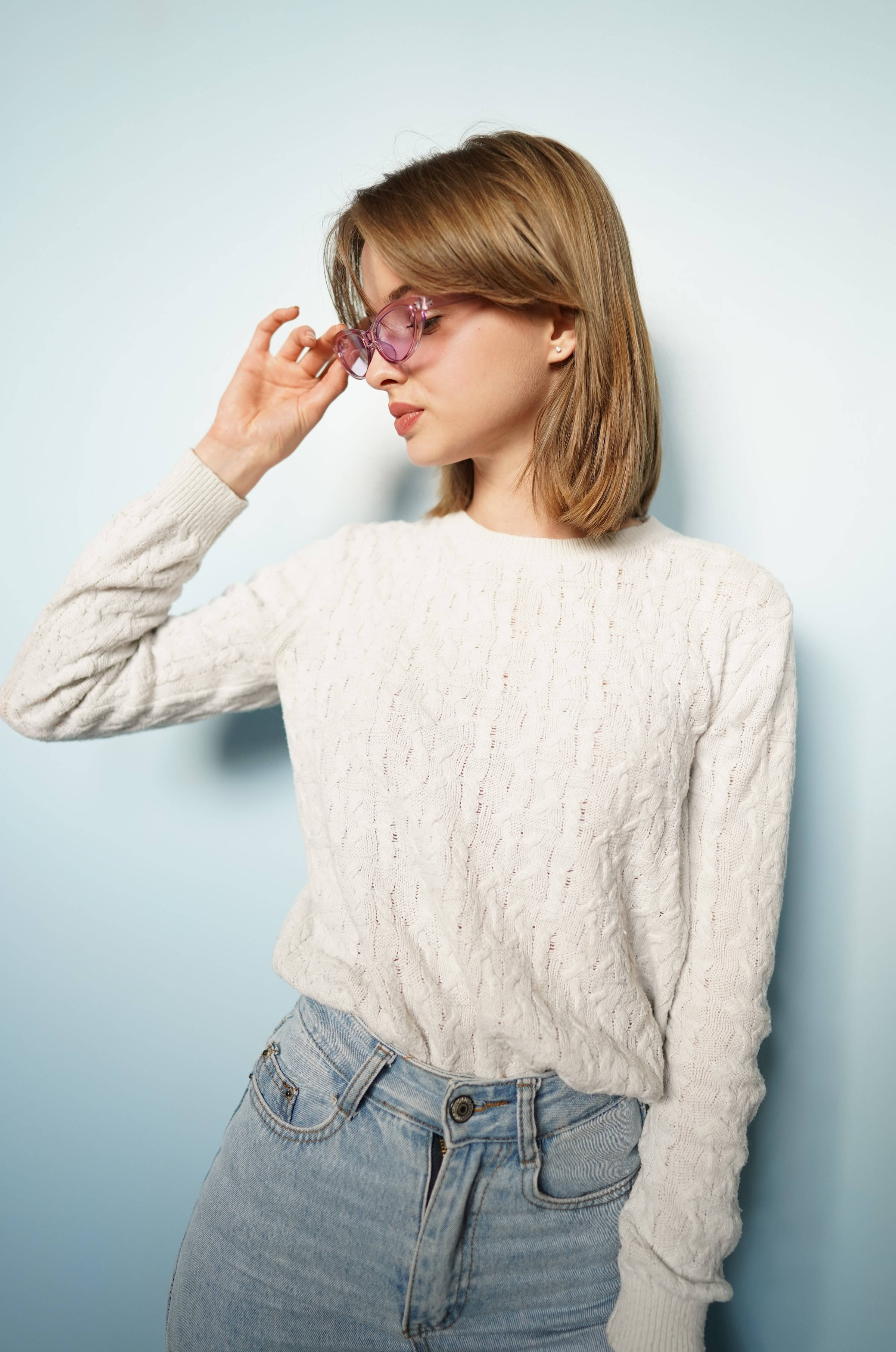 curtain bangs, blonde hair, pink sunglasses, 2K Phone Wallpaper