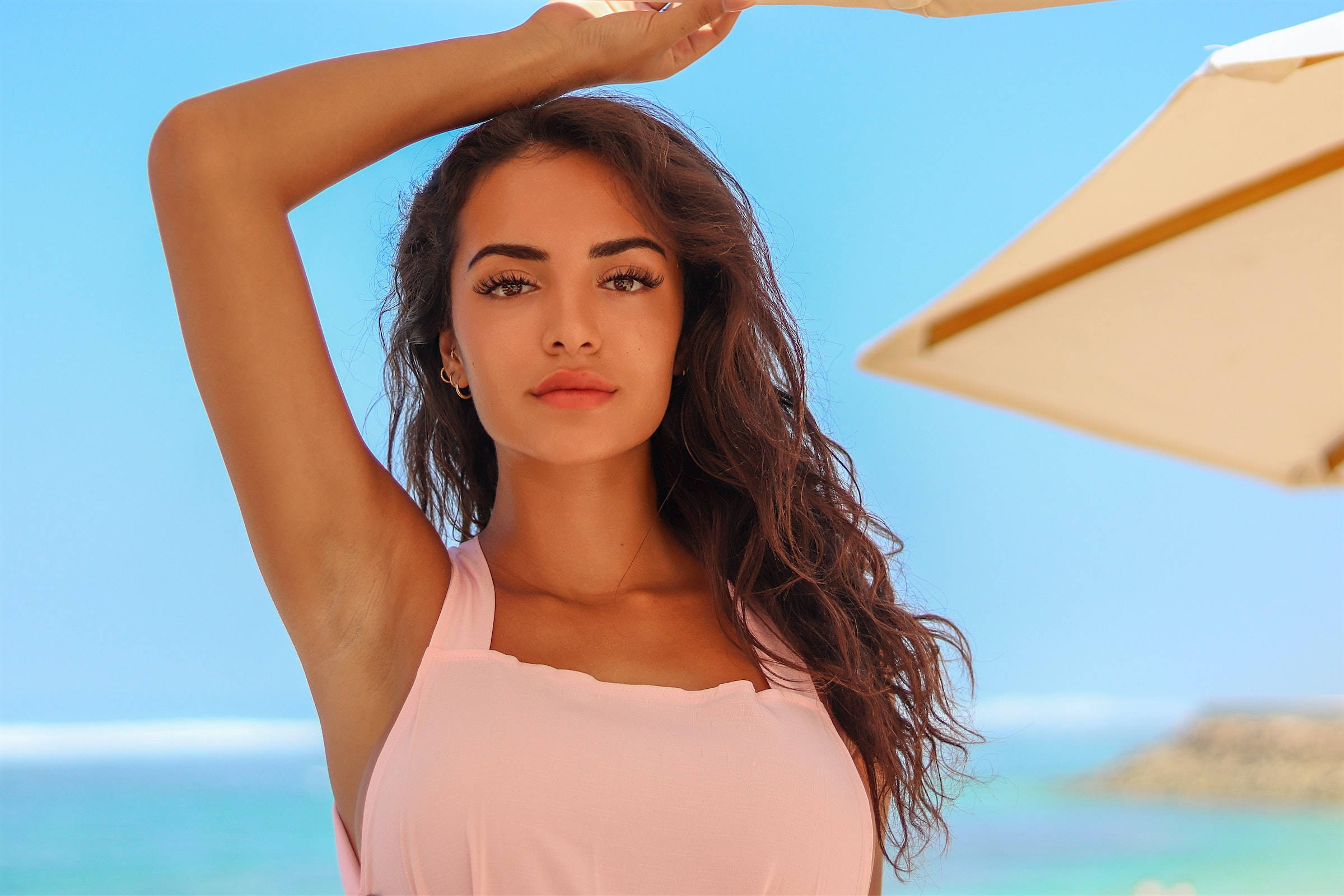beach umbrella, pink top, wavy brown hair, Full HD Desktop Wallpaper