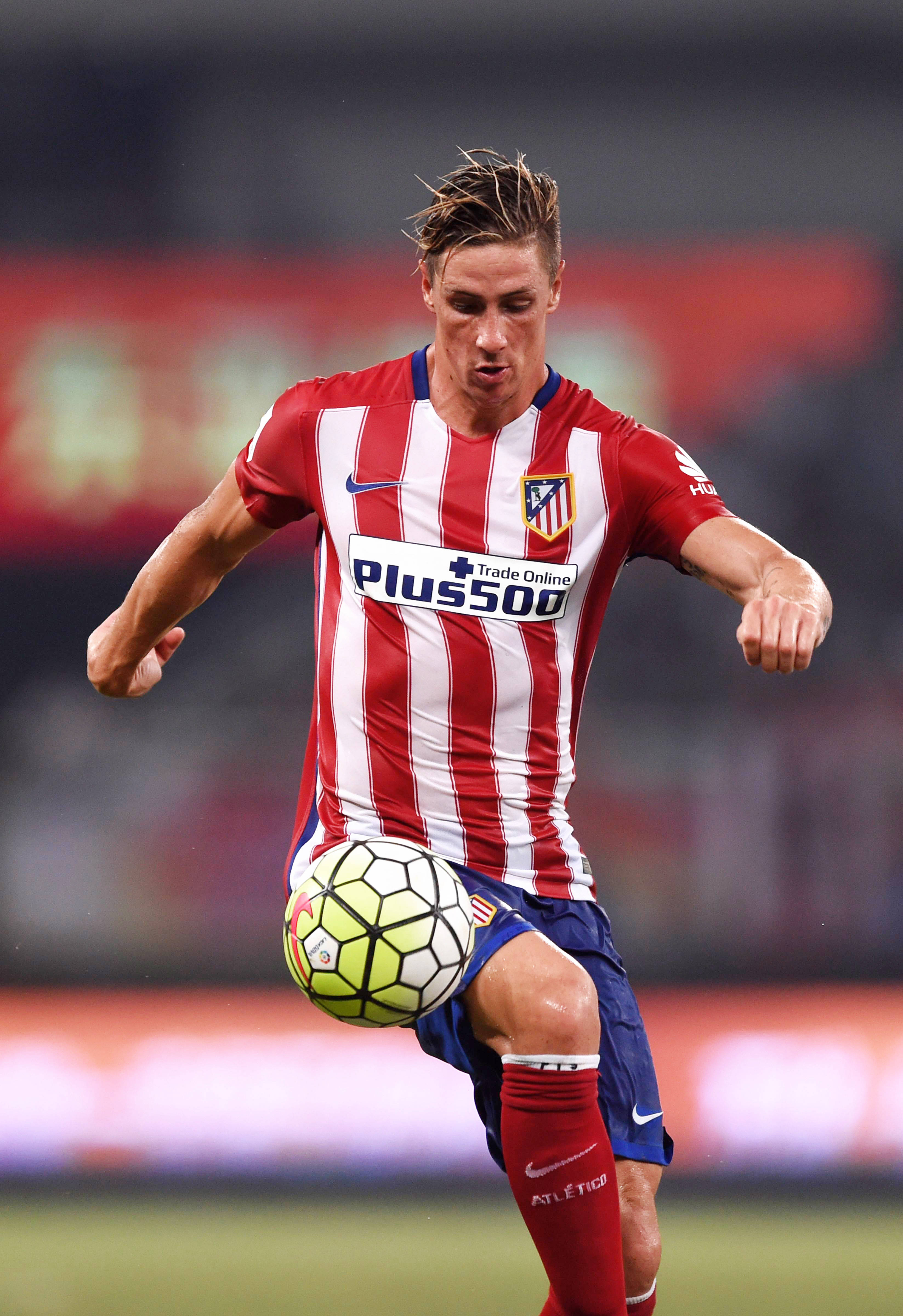Fernando Torres, red and white striped jersey, yellow and black ball, 4K Phone Wallpaper
