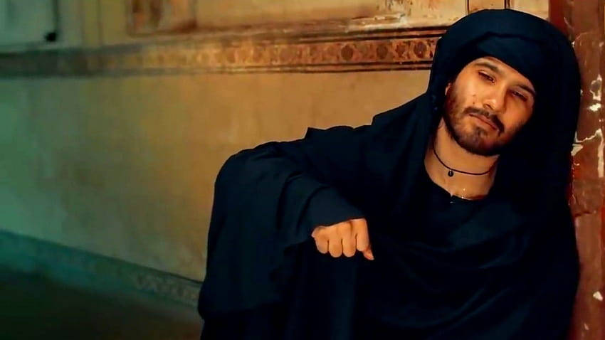 Feroz Khan, black hooded robe, textured wall with ornate molding, SD Desktop Wallpaper