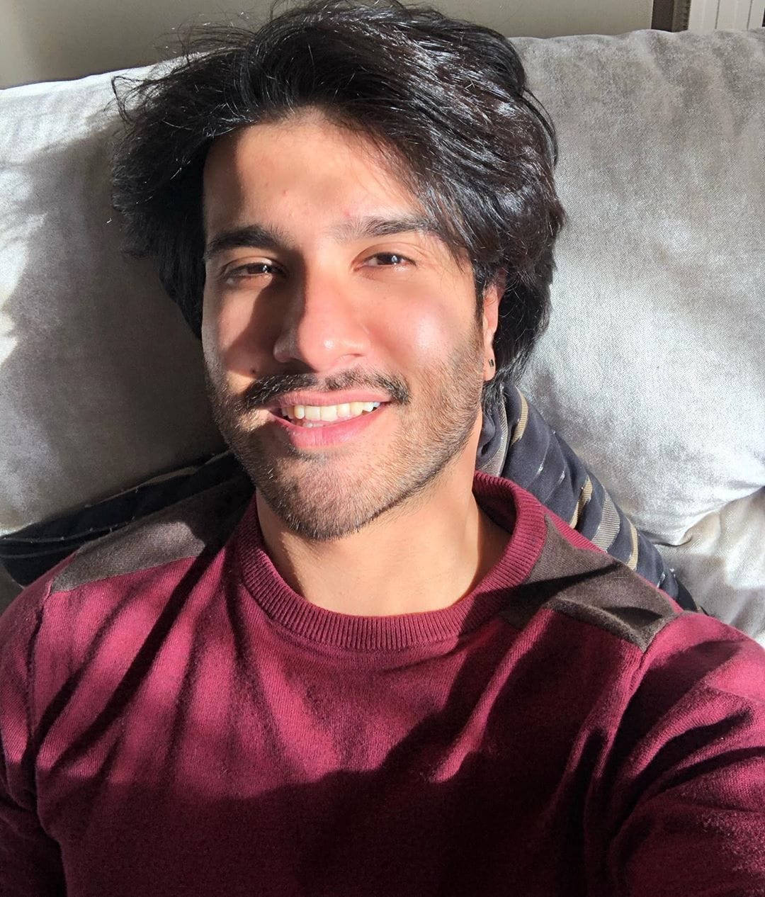 Feroz Khan, maroon sweater, gray pillow, SD Phone Wallpaper