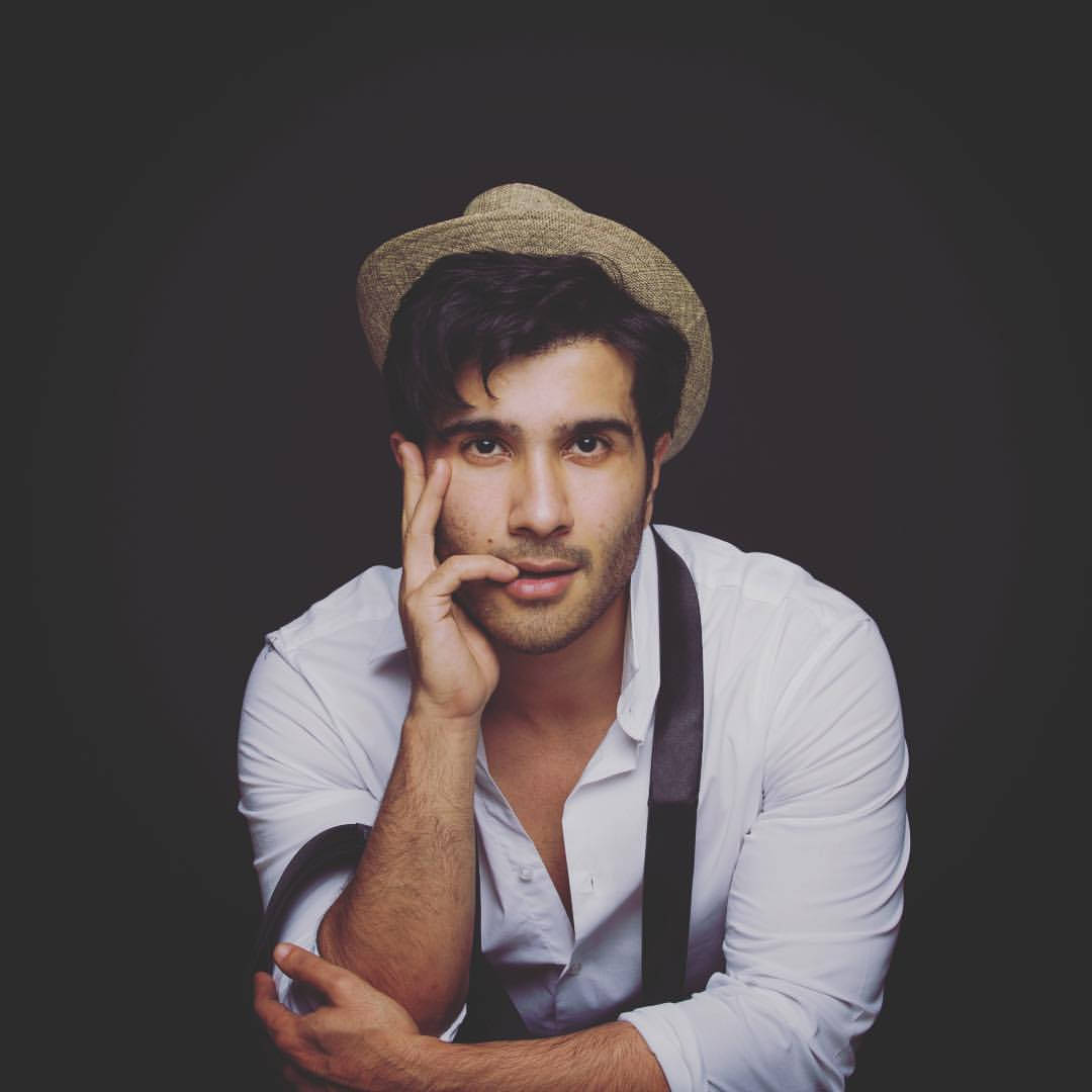 Feroz Khan, straw hat, white shirt, SD Desktop Wallpaper