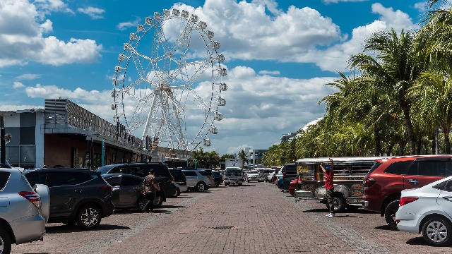 Ferris wheel, parking space, waterfront, SD Desktop Wallpaper