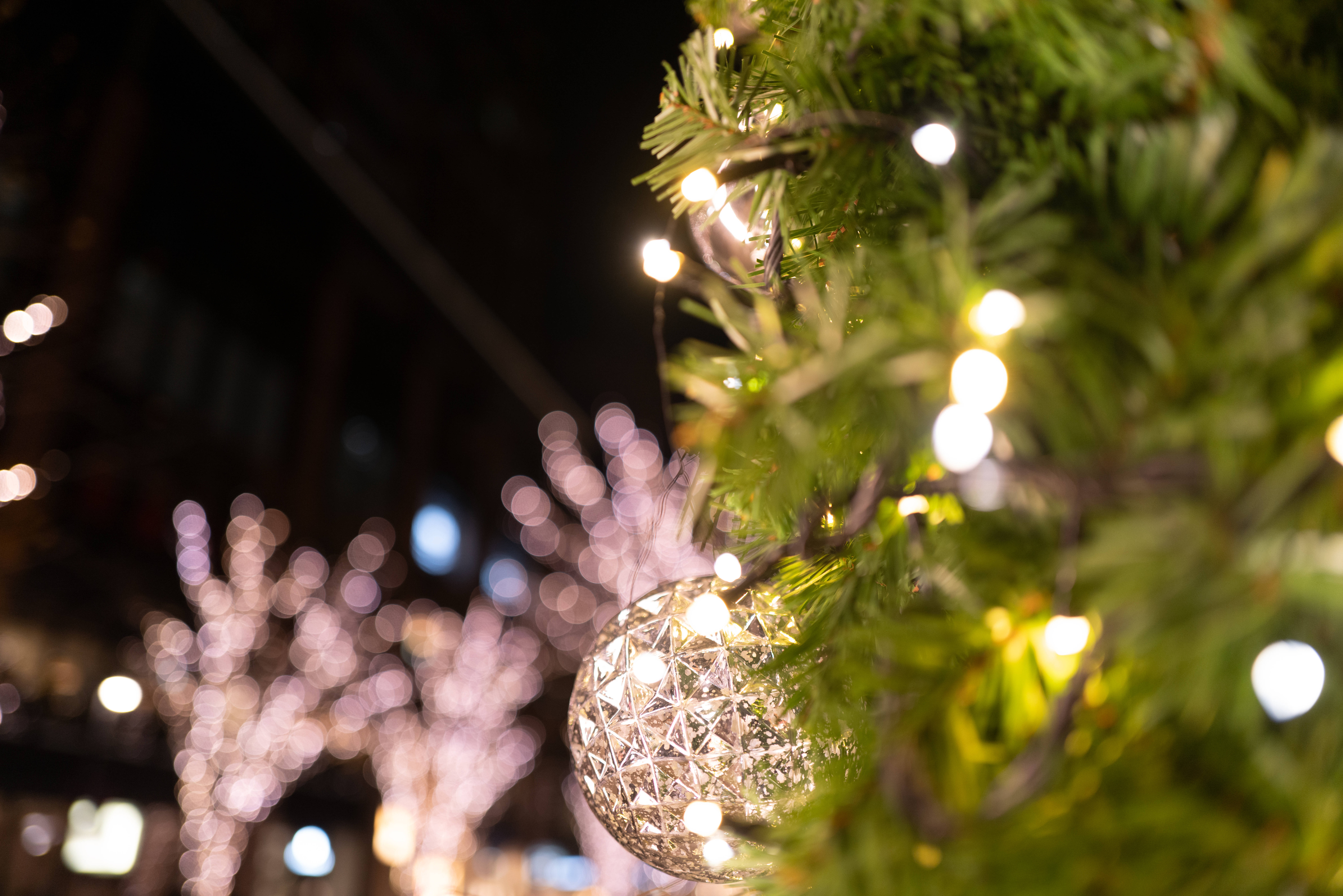 Christmas tree, crystal ball, glowing string lights, 8K Desktop Wallpaper
