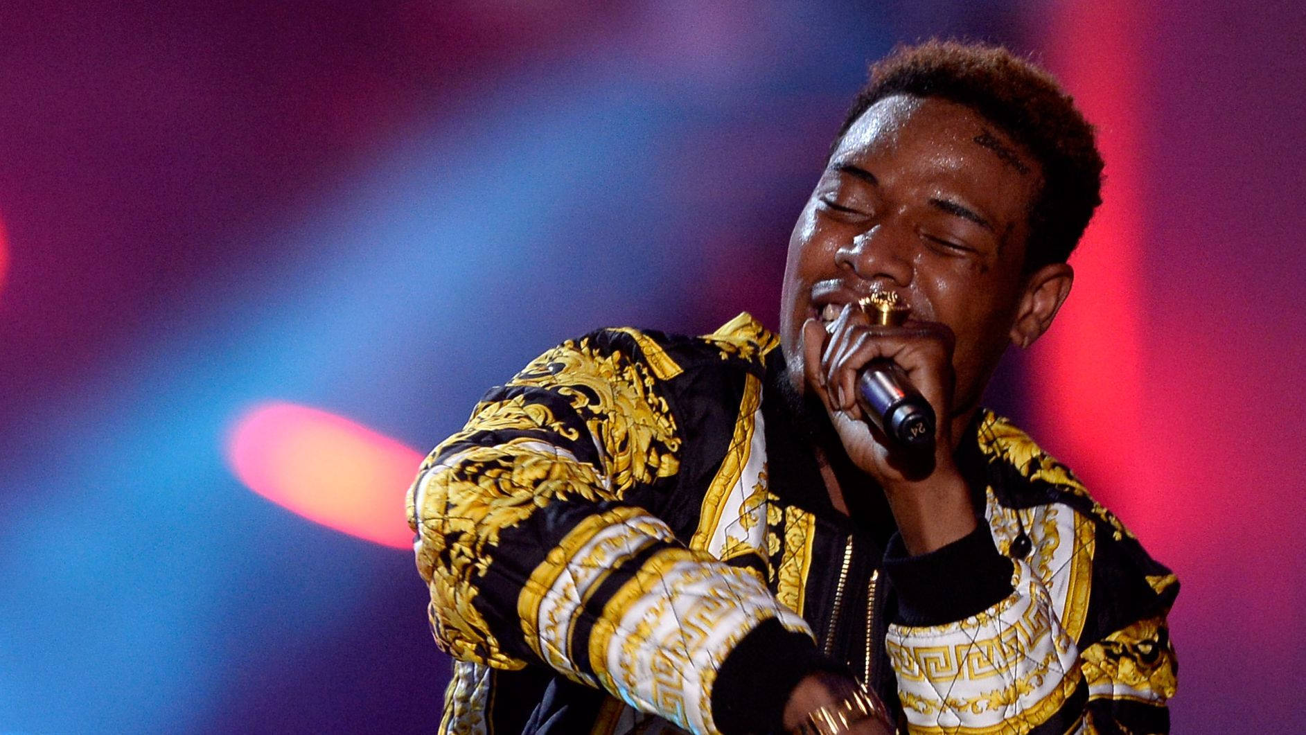 Fetty Wap, gold and black patterned jacket, microphone, HD Desktop Wallpaper