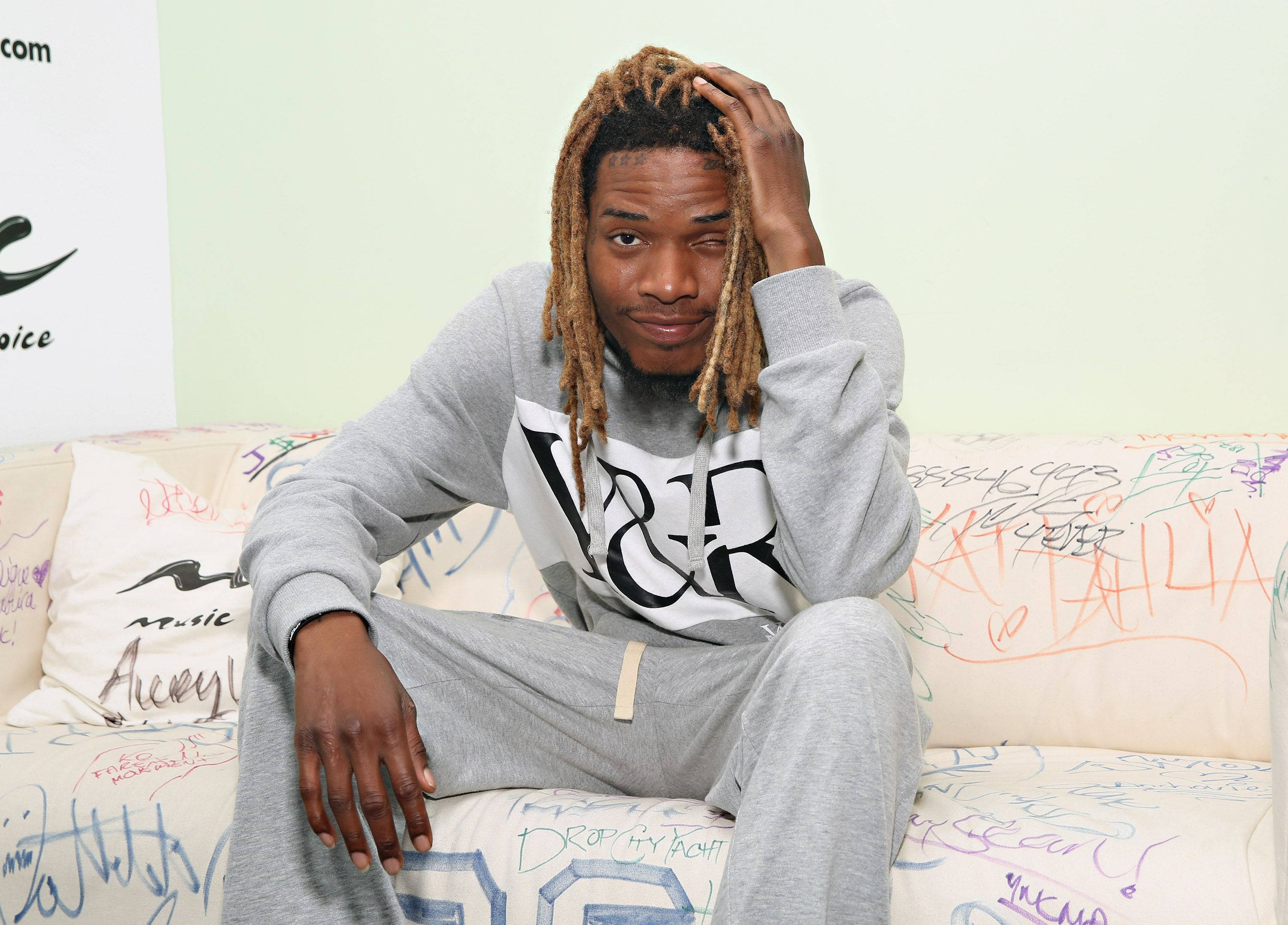 Fetty Wap, dreadlocks, graffiti-covered couch, 2K Desktop Wallpaper