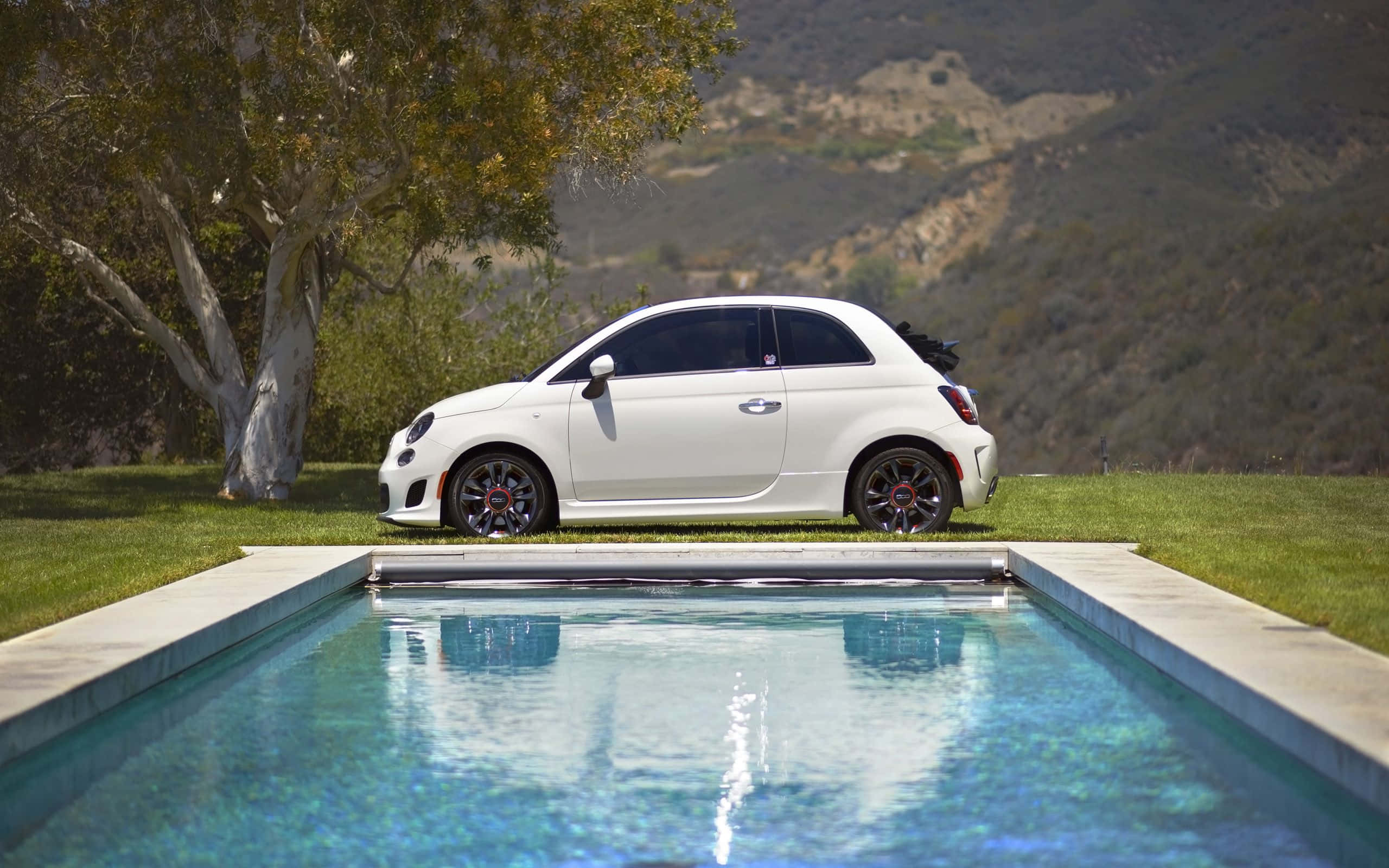 2021 Fiat 500x, white Fiat 500x, parked beside a pool, 2K Desktop Wallpaper