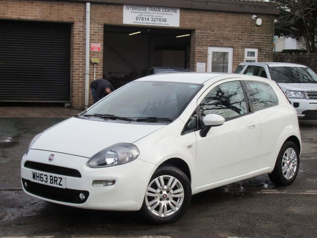 Fiat Punto, white, brick trade centre, SD Desktop Wallpaper