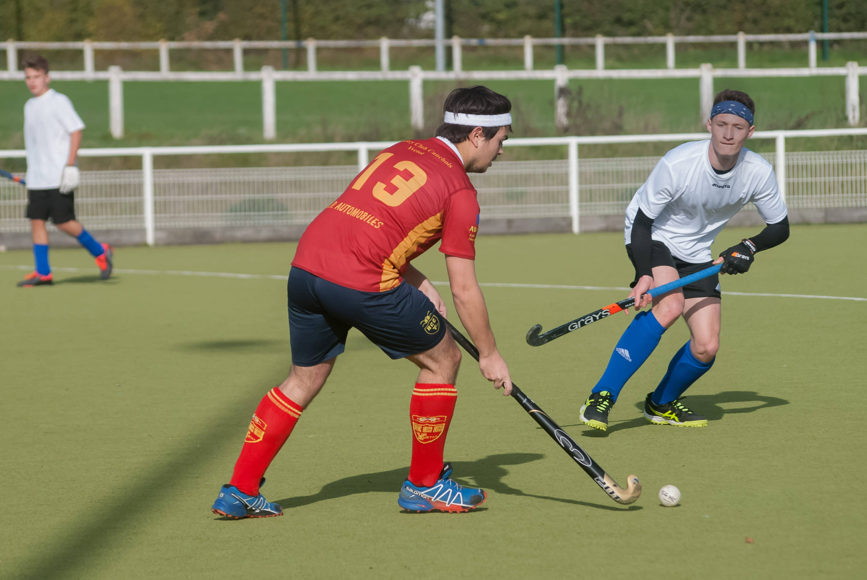 field hockey, red and white uniforms, bright green turf field, 2K Desktop Wallpaper