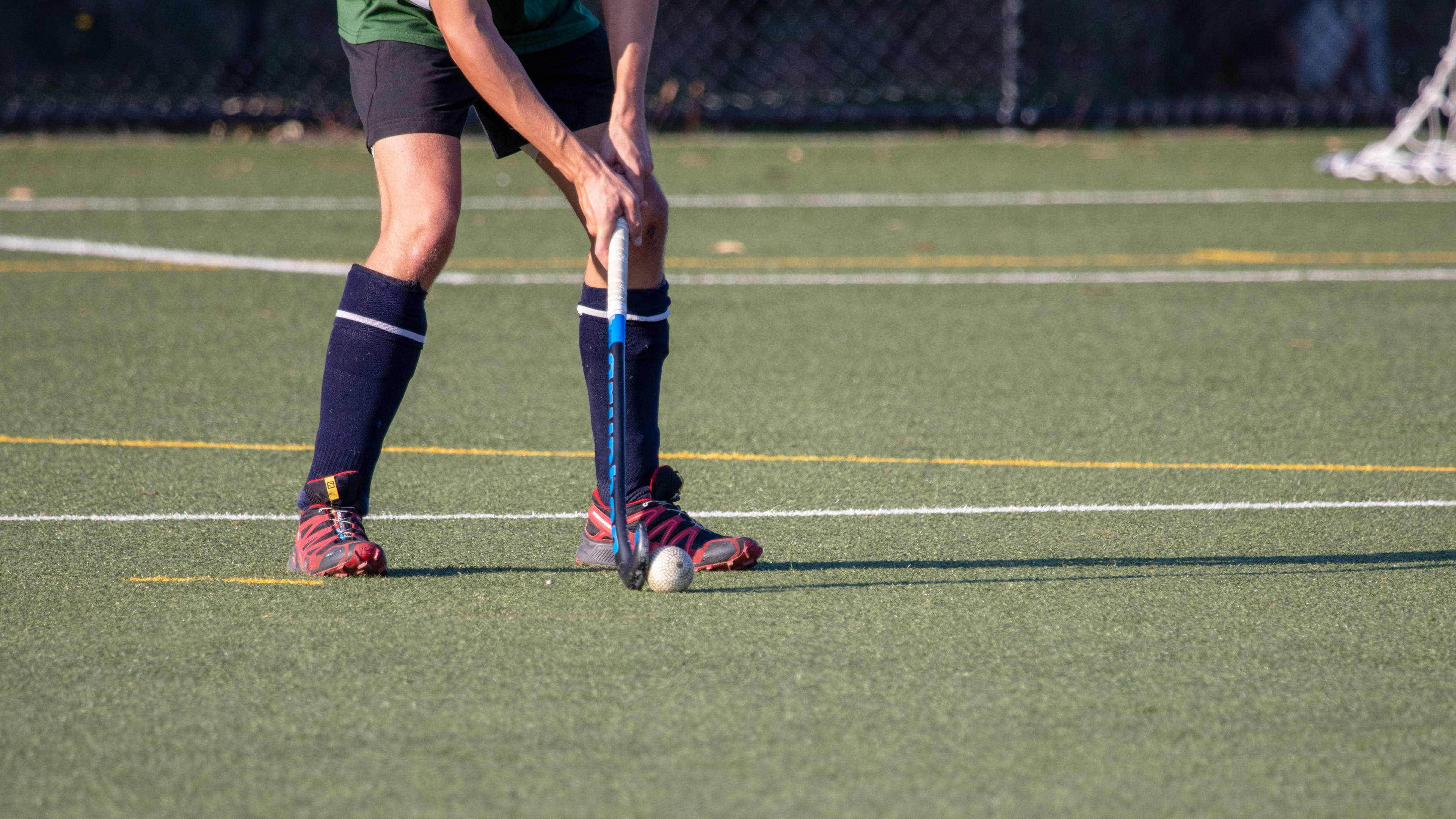 field hockey, green and black gear, bright green turf field, 4K Desktop Wallpaper