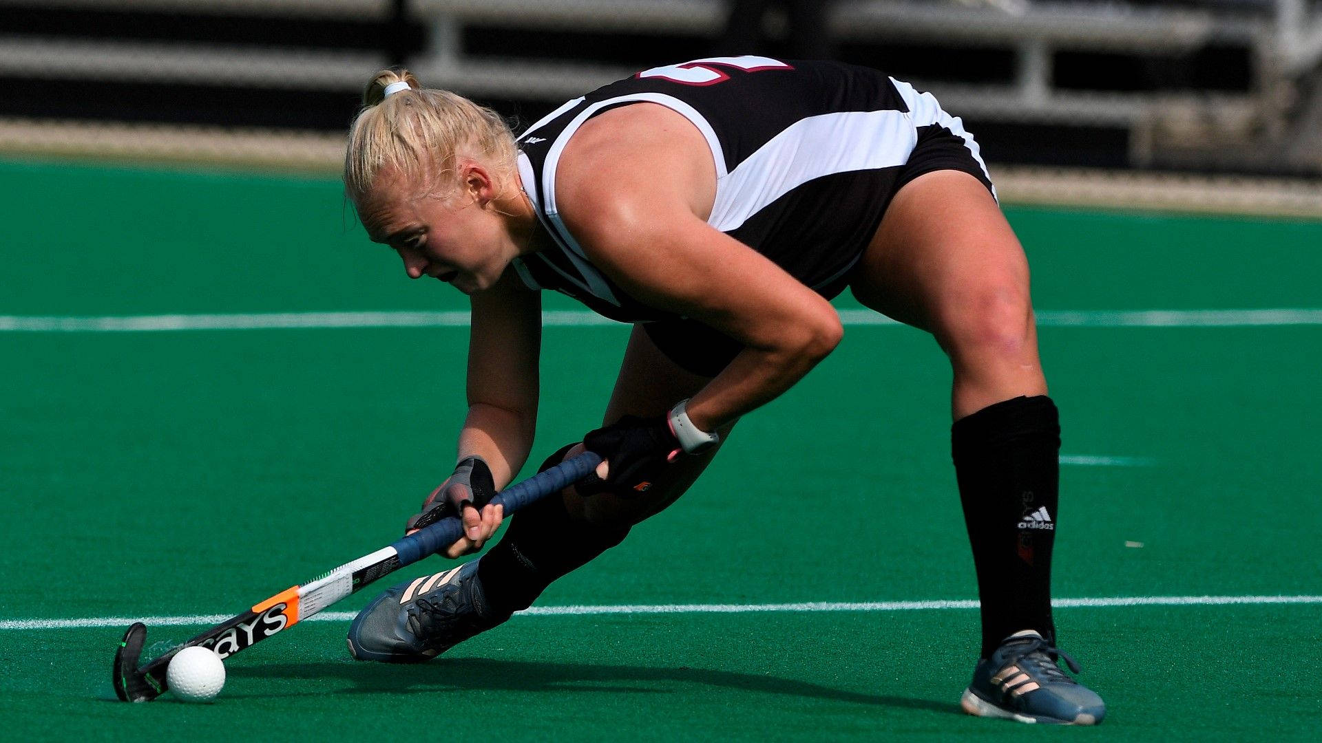 field hockey, female field hockey player, black and white uniform, Full HD Desktop Wallpaper