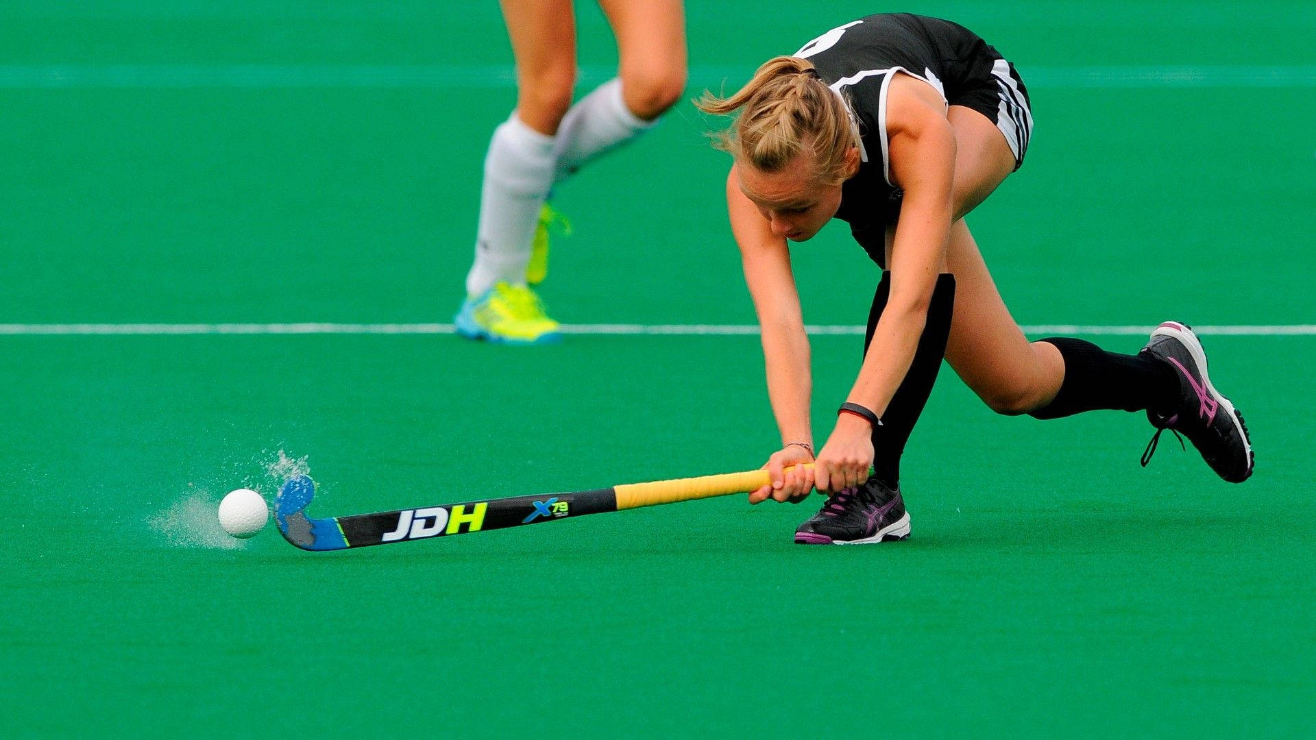 field hockey, female field hockey player, black and white uniform, Full HD Desktop Wallpaper
