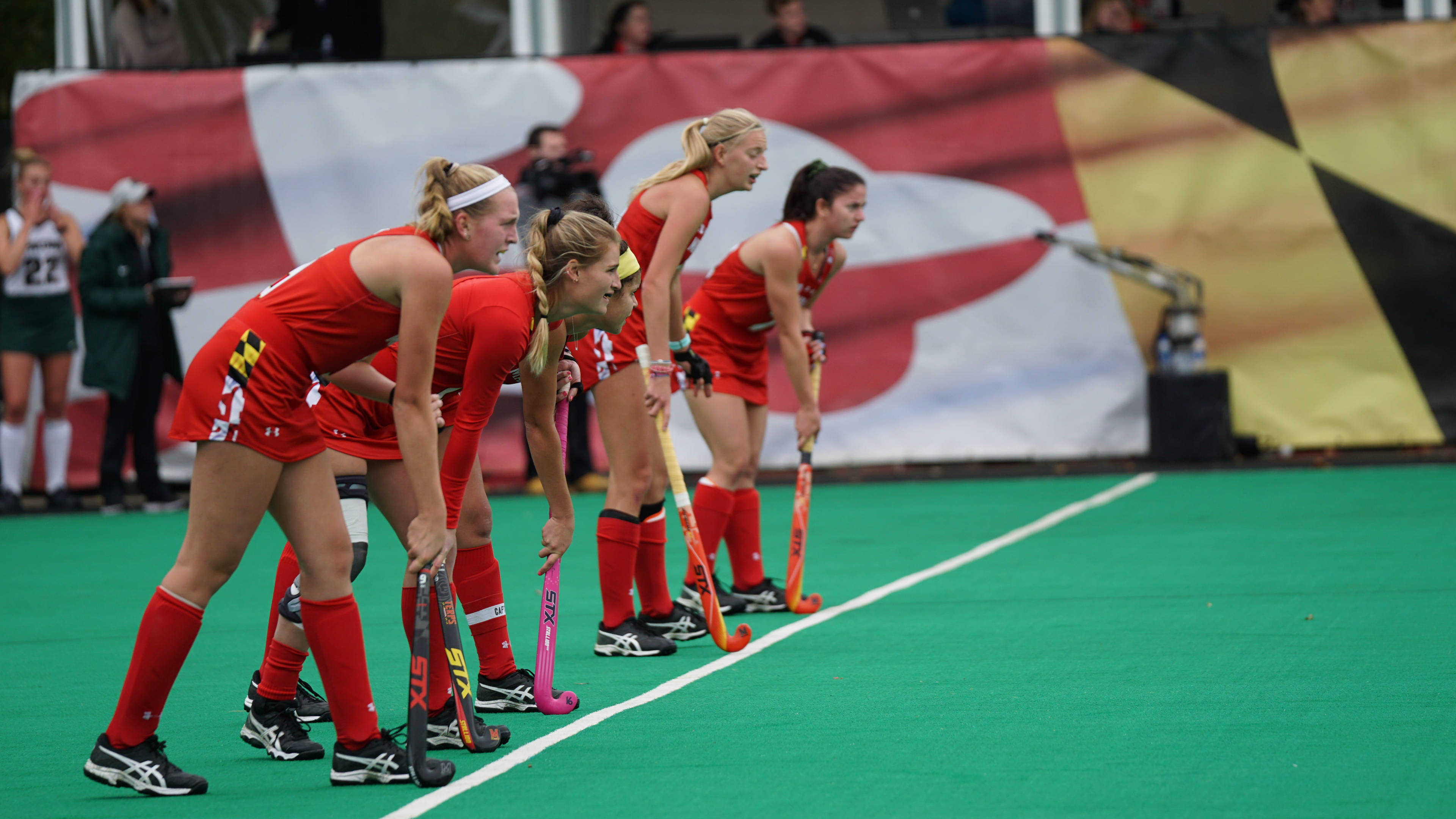field hockey, red uniforms, green turf field, 4K Desktop Wallpaper