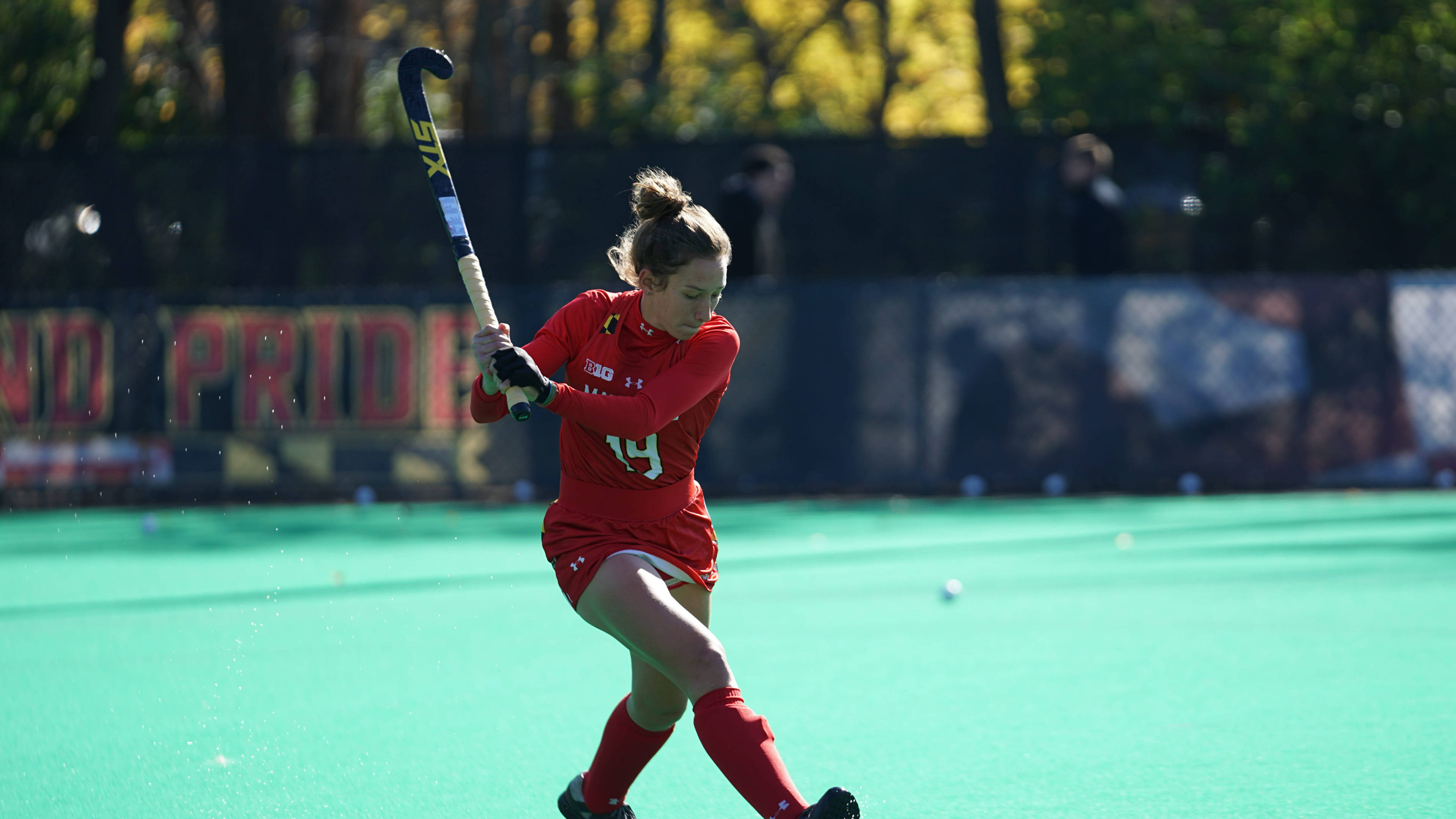 field hockey, red uniform, bright green turf field, 4K Desktop Wallpaper