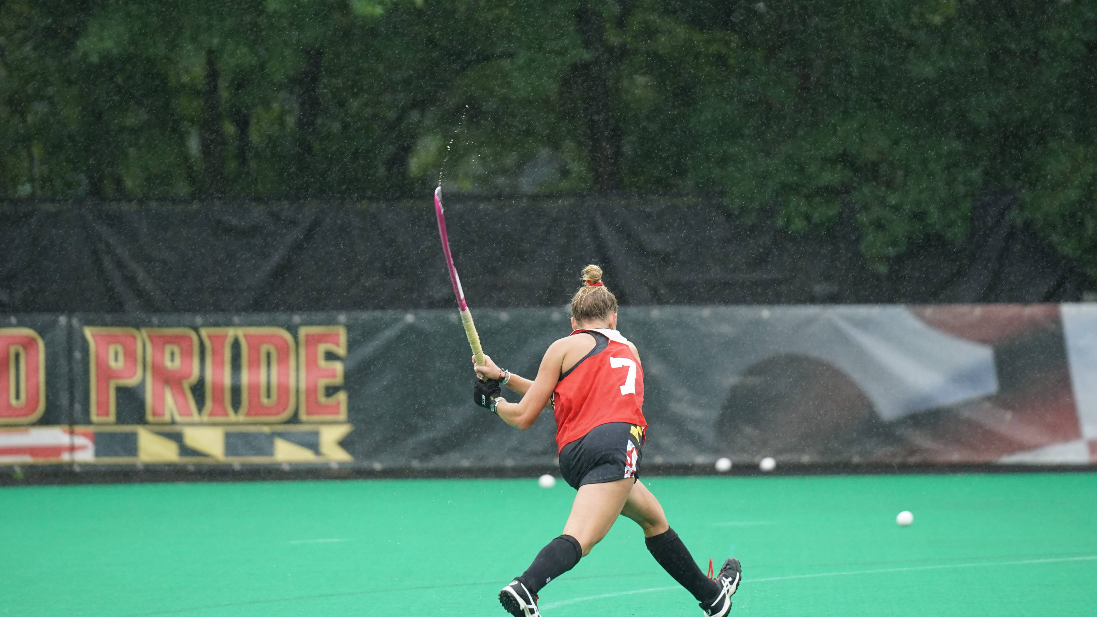 field hockey, red jersey, number seven, 4K Desktop Wallpaper