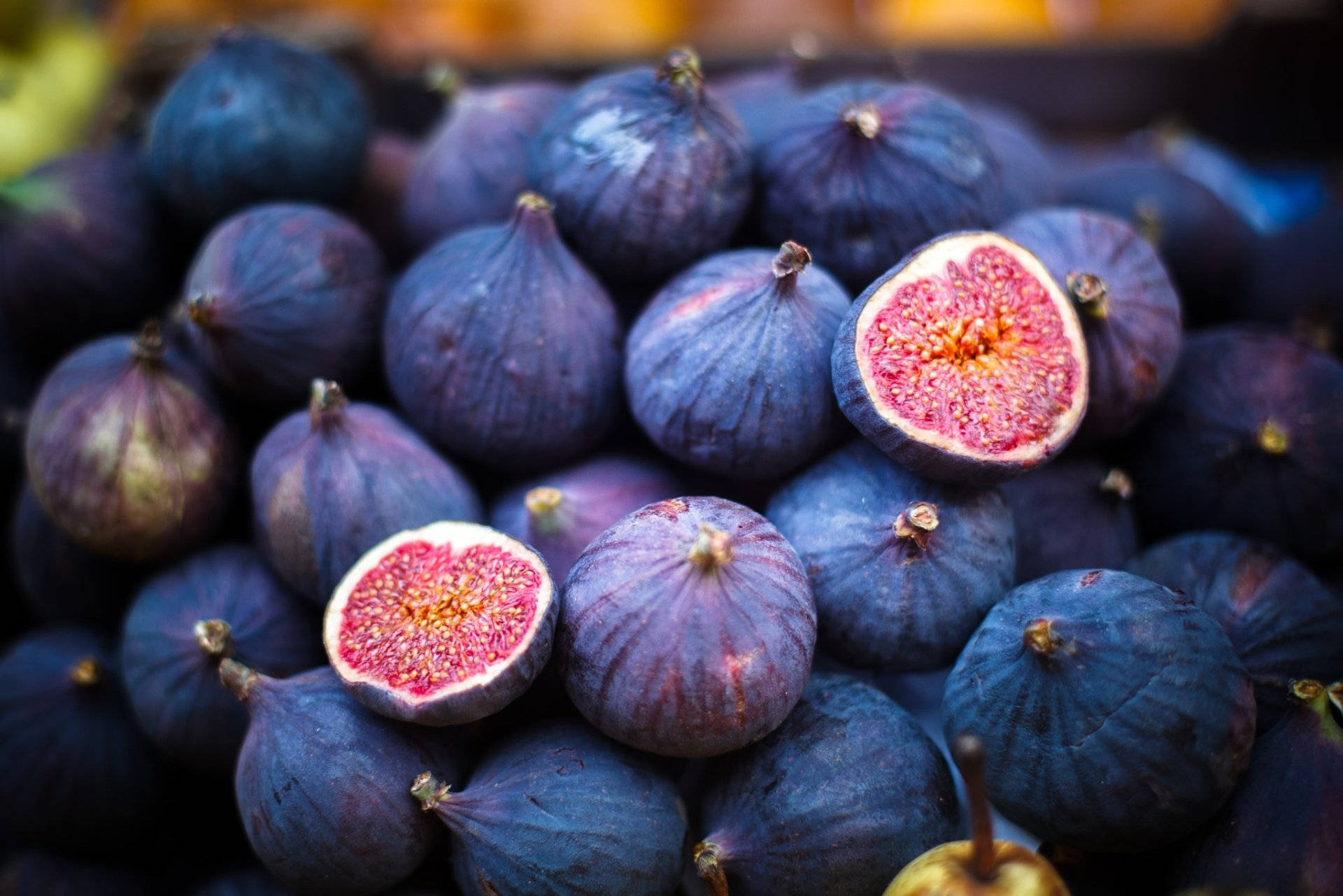 fresh bundle of figs, ripe purple figs, juicy pink interiors, Full HD Desktop Wallpaper