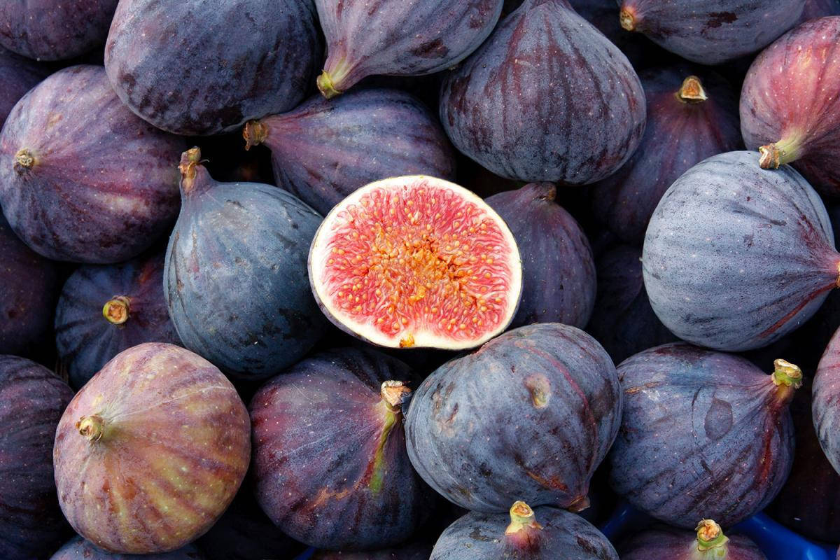fresh figs, purple figs, pink flesh, SD Desktop Wallpaper