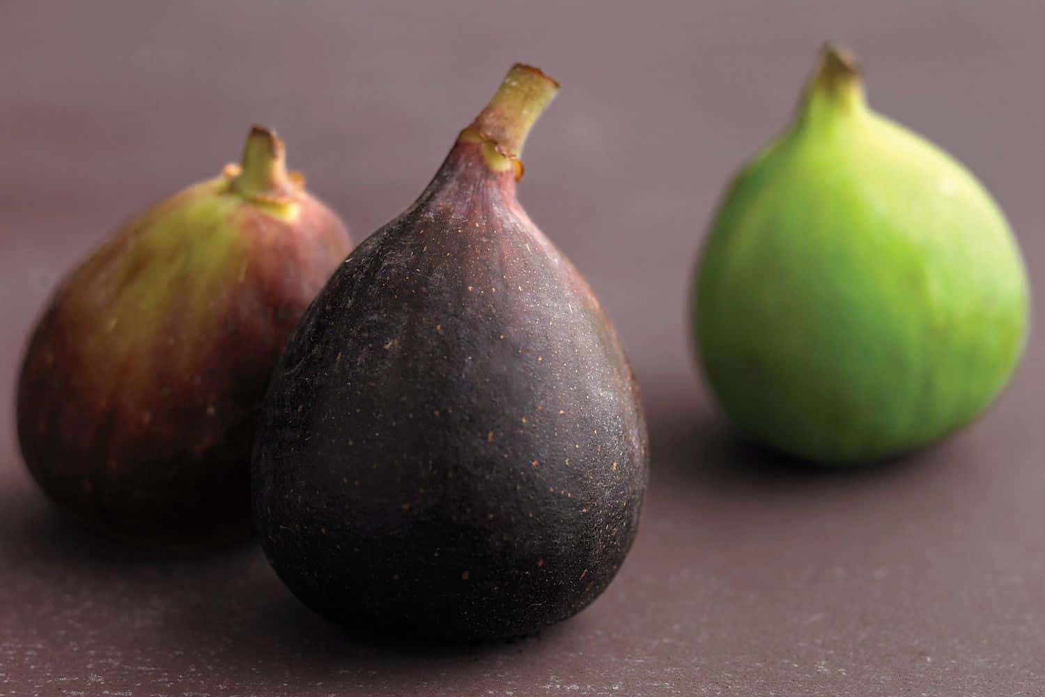 three figs, dark purple, reddish, HD Desktop Wallpaper
