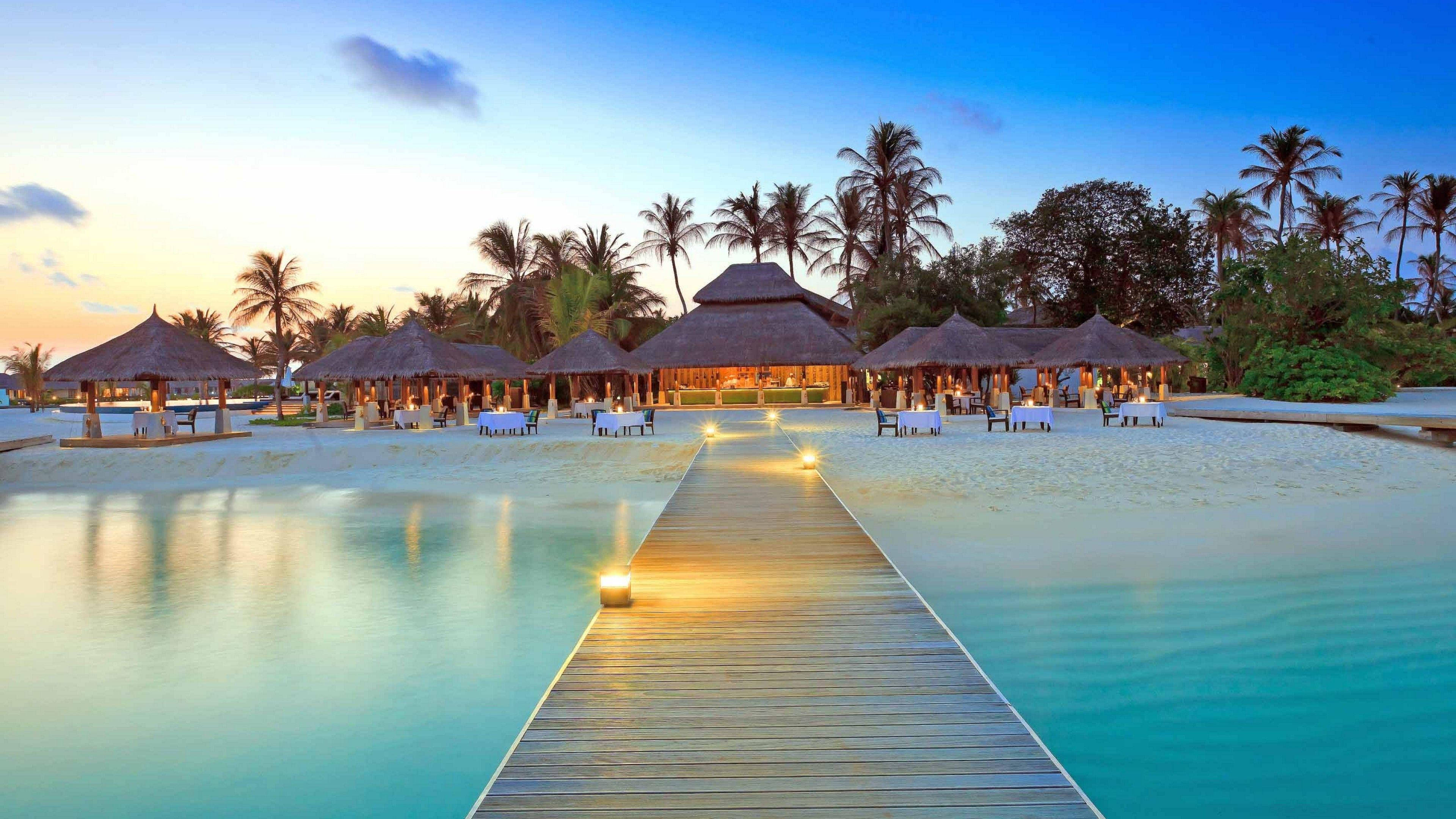 Fiji, thatched-roof villas, turquoise lagoon, 4K Desktop Wallpaper