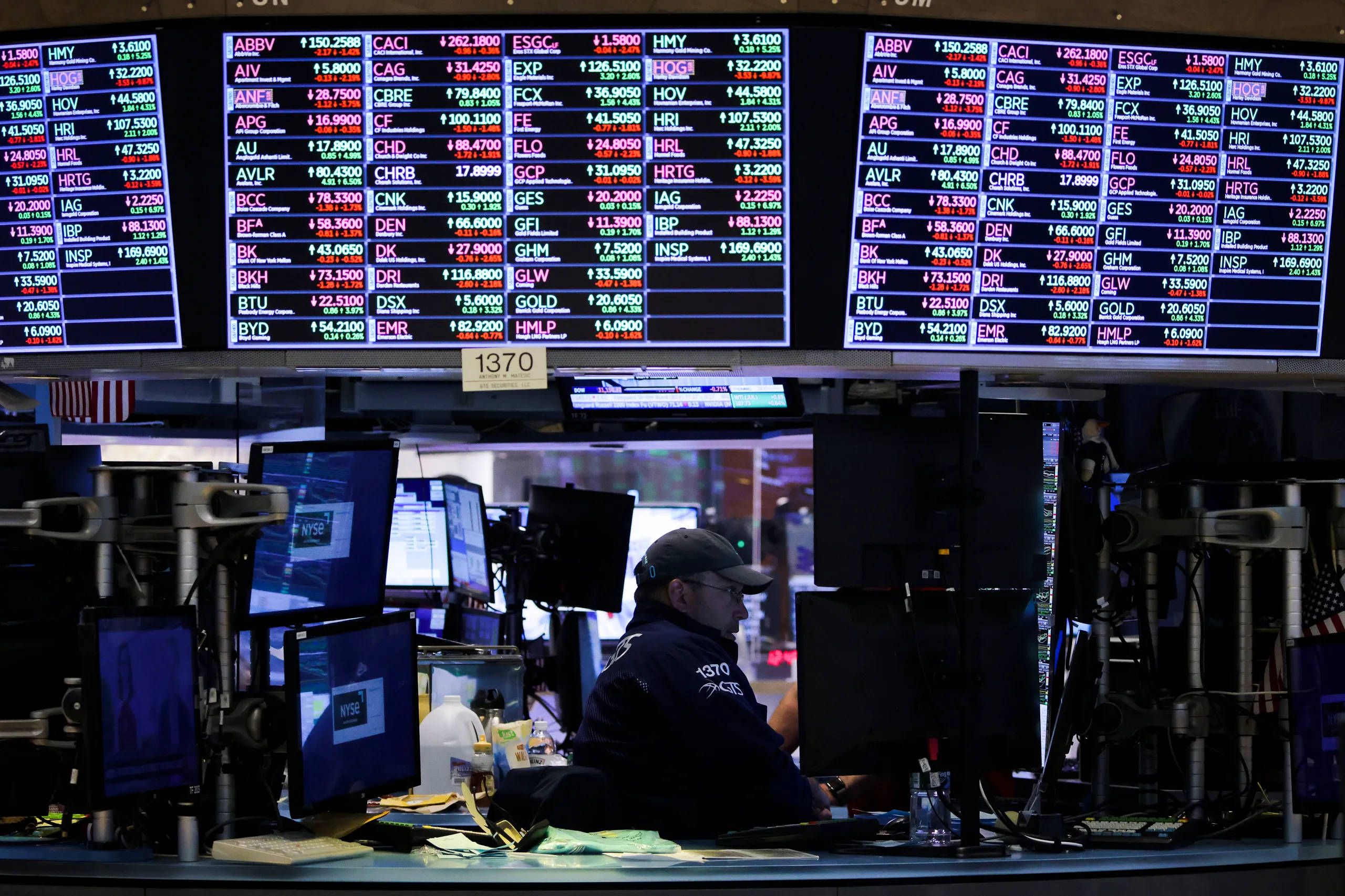 manned stock booth, dark uniform, cluttered desk, 2K Desktop Wallpaper