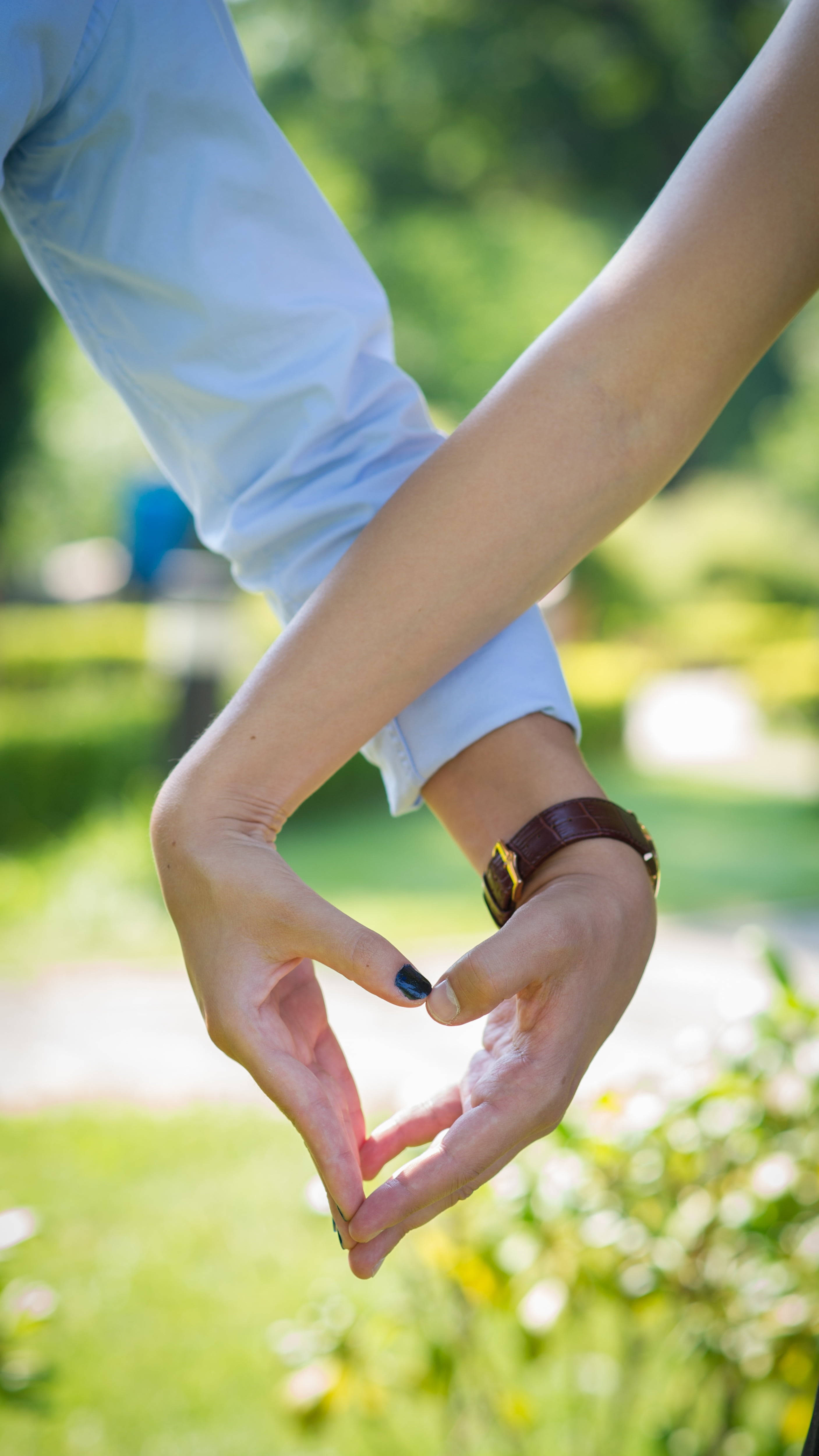 finger heart, sunlit green garden, soft bokeh, 4K Phone Wallpaper