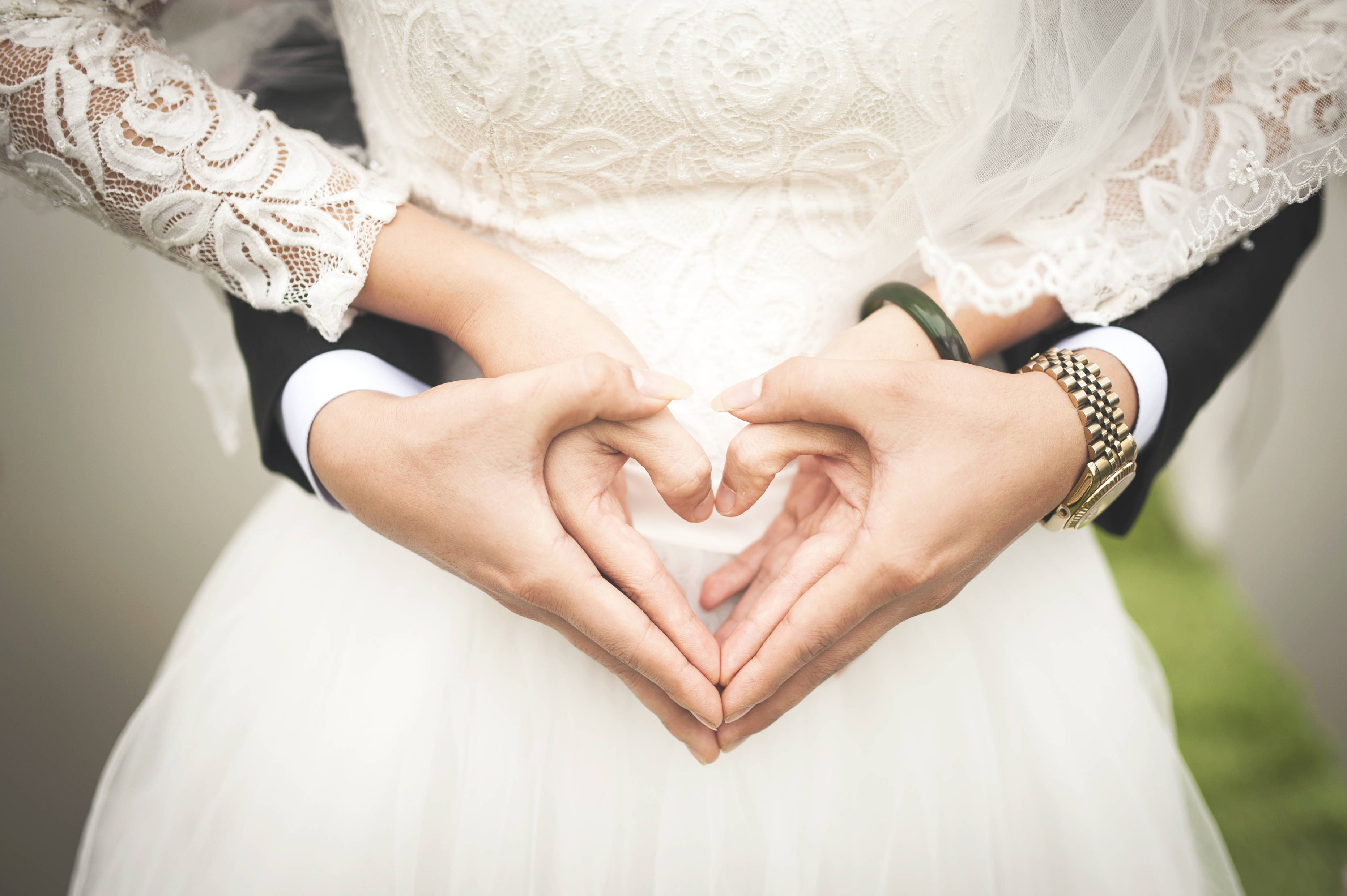Hand Heart Couple, bride, groom, 2K Desktop Wallpaper