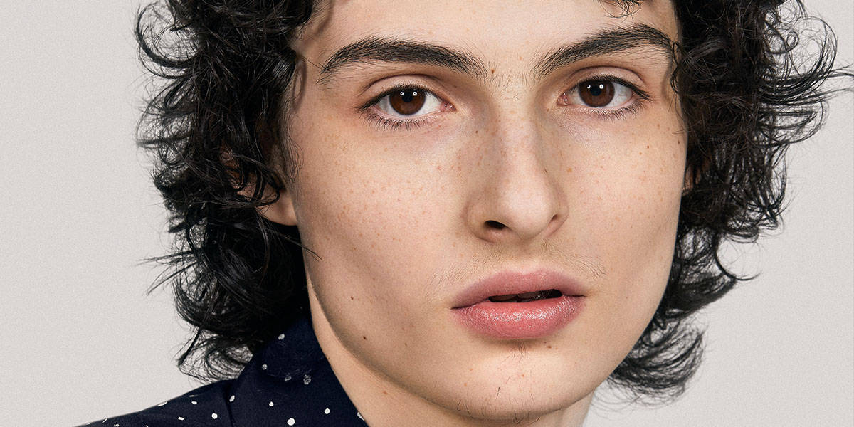Finn Wolfhard, dark curly hair, freckles, SD Desktop Wallpaper