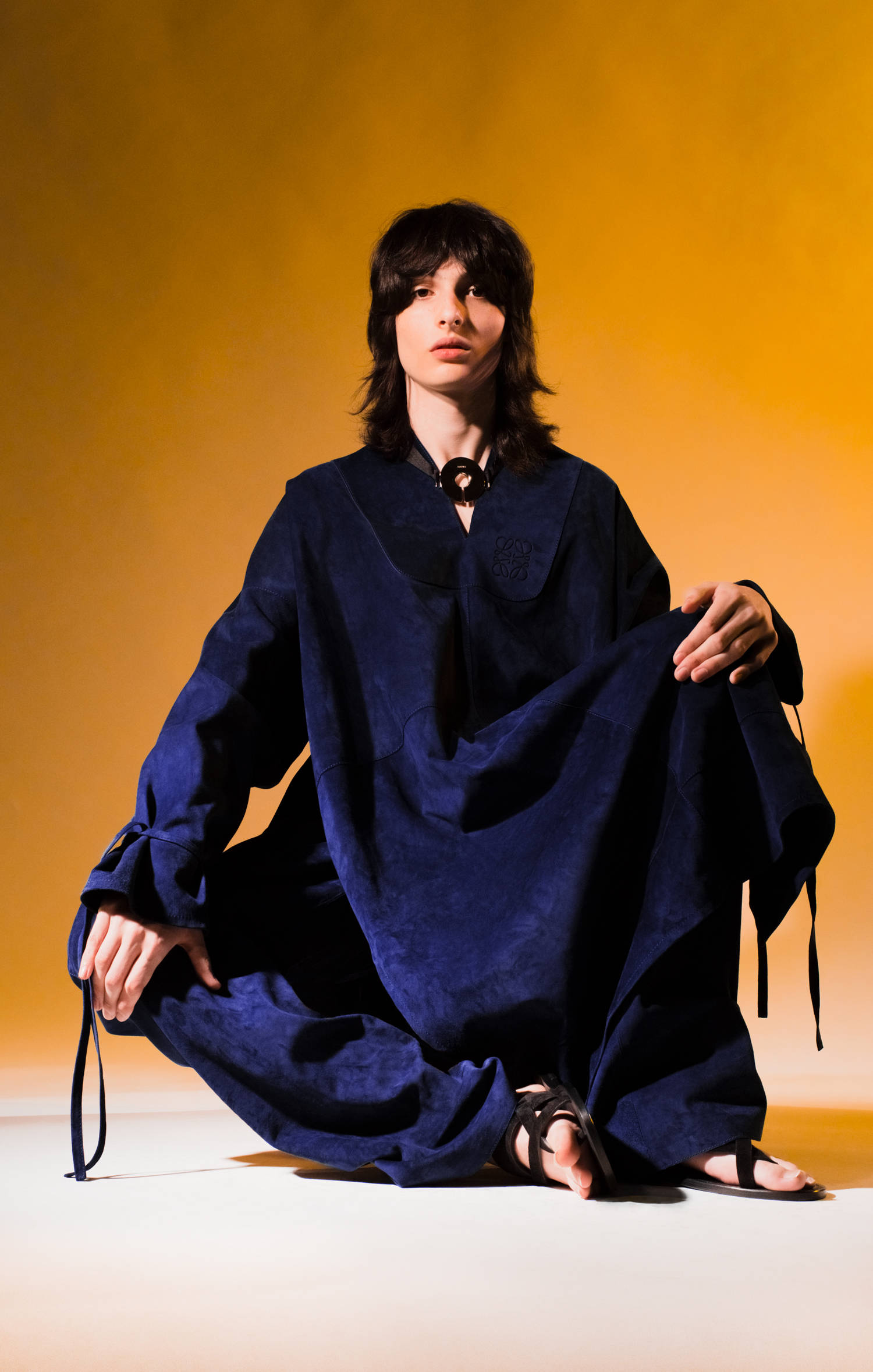 Finn Wolfhard, blue robes, navy blue robe, Full HD Phone Wallpaper