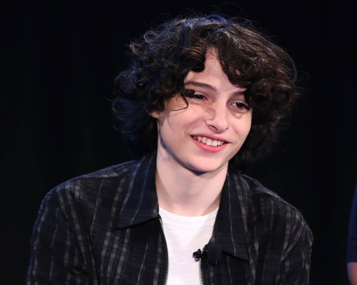 Finn Wolfhard, plaid jacket, white shirt, SD Desktop Wallpaper