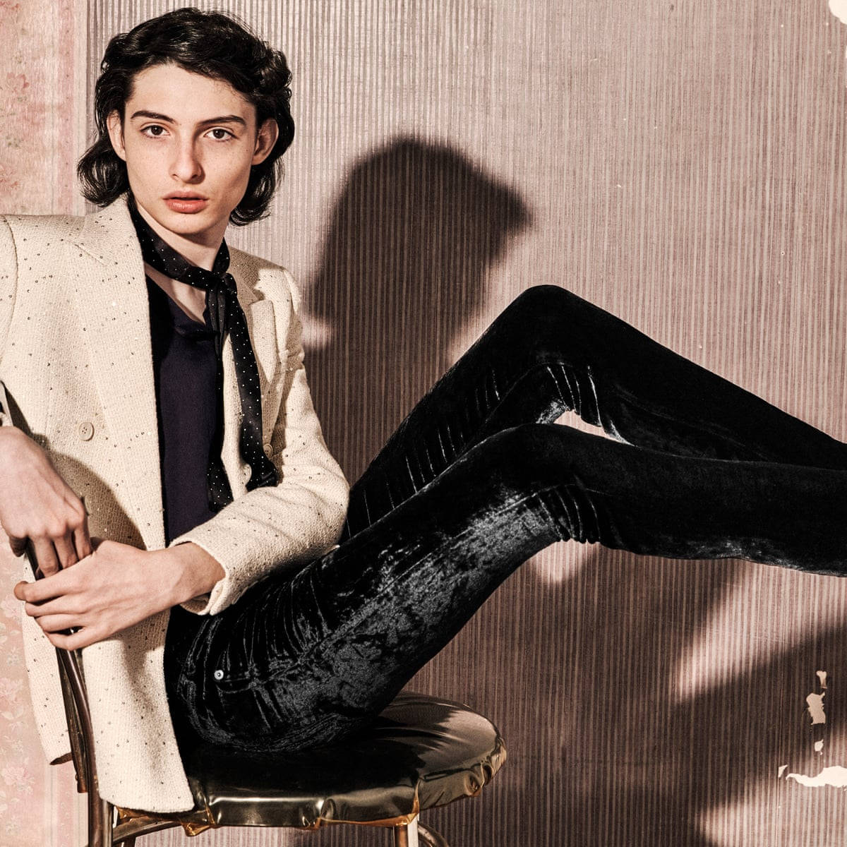 Finn Wolfhard, beige speckled blazer, black velvet pants, SD Desktop Wallpaper